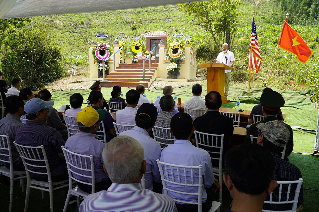 Tìm kiếm quân nhân Mỹ mất tích: Ký ức đau thương dưới chân núi Am - Ảnh 3.