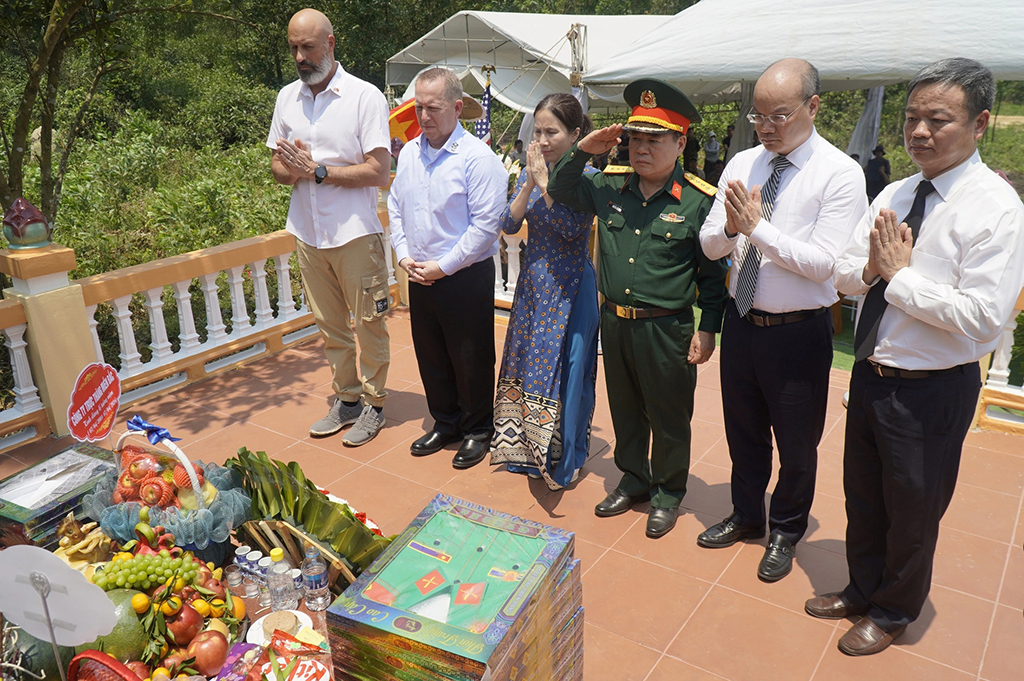 Tìm kiếm quân nhân Mỹ mất tích: Ký ức đau thương dưới chân núi Am - Ảnh 5.