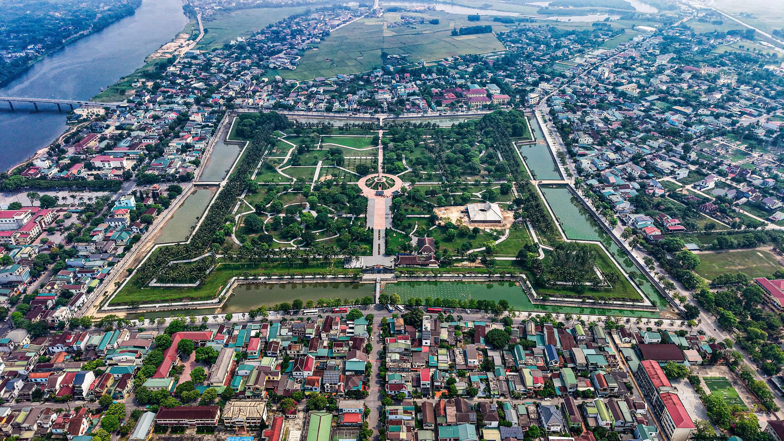 Th&agrave;nh cổ Quảng Trị 'kho&aacute;c &aacute;o mới', chờ Ng&agrave;y hội đạp xe V&igrave; h&ograve;a b&igrave;nh- Ảnh 1.