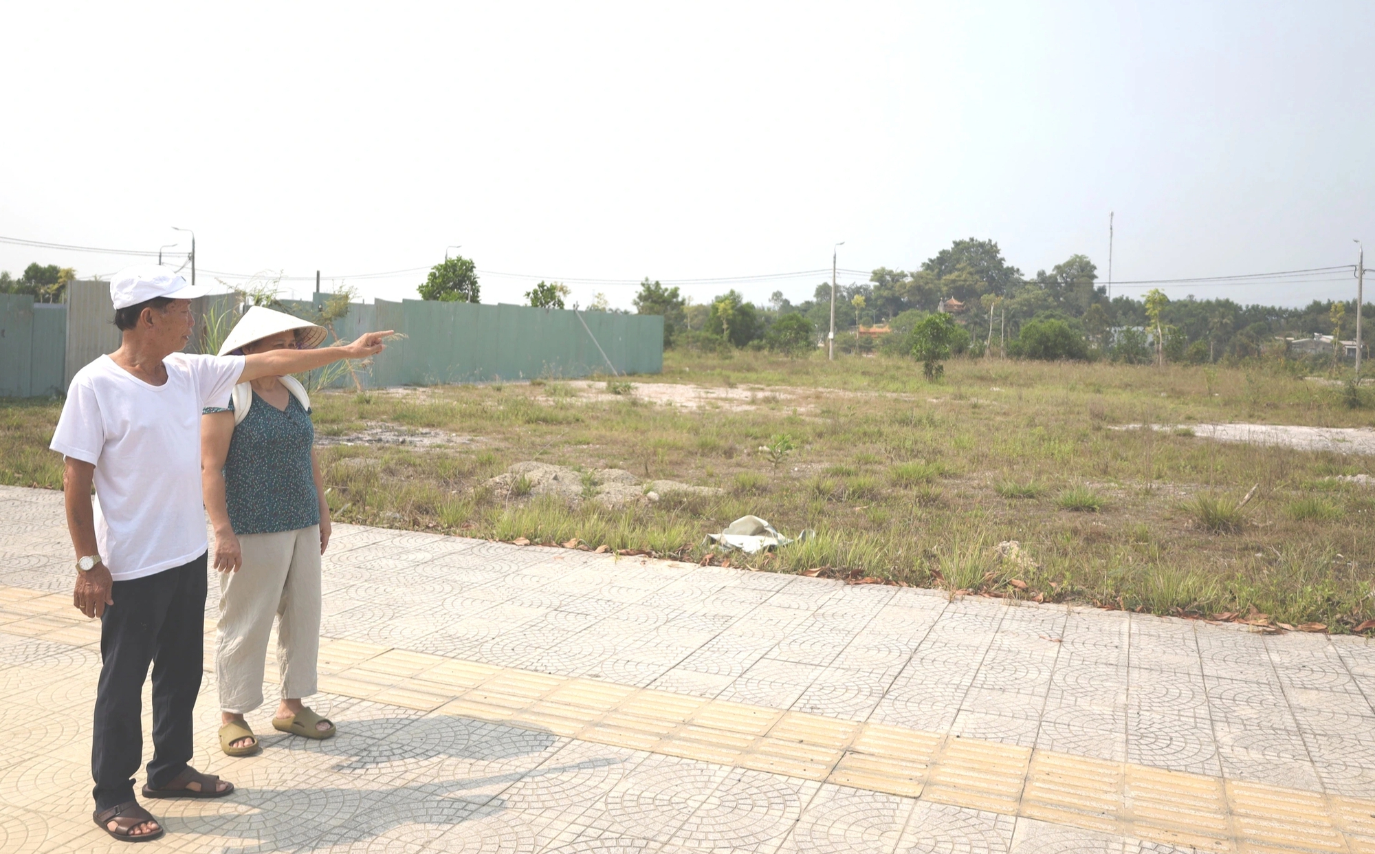 Nhiều hộ d&acirc;n Đ&agrave; Nẵng chưa thể an cư d&ugrave; đ&atilde; nhận đất t&aacute;i định cư - Ảnh 3.