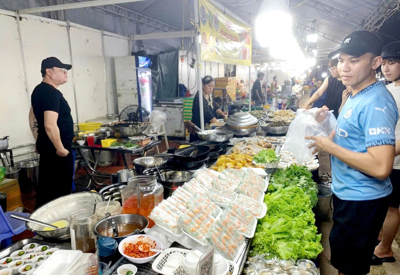 &lsquo;Thi&ecirc;n đường&rsquo; ăn uống v&agrave; mua sắm n&agrave;y đang thu h&uacute;t rất nhiều người - Ảnh 4.