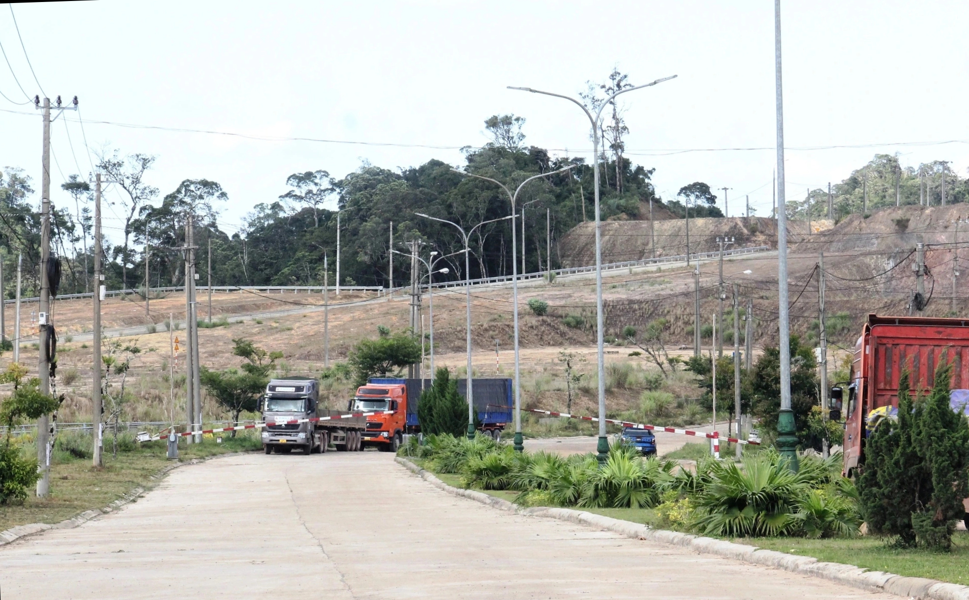 Đưa cửa khẩu quốc tế Nam Giang thành trung tâm logistics vùng biên- Ảnh 2.