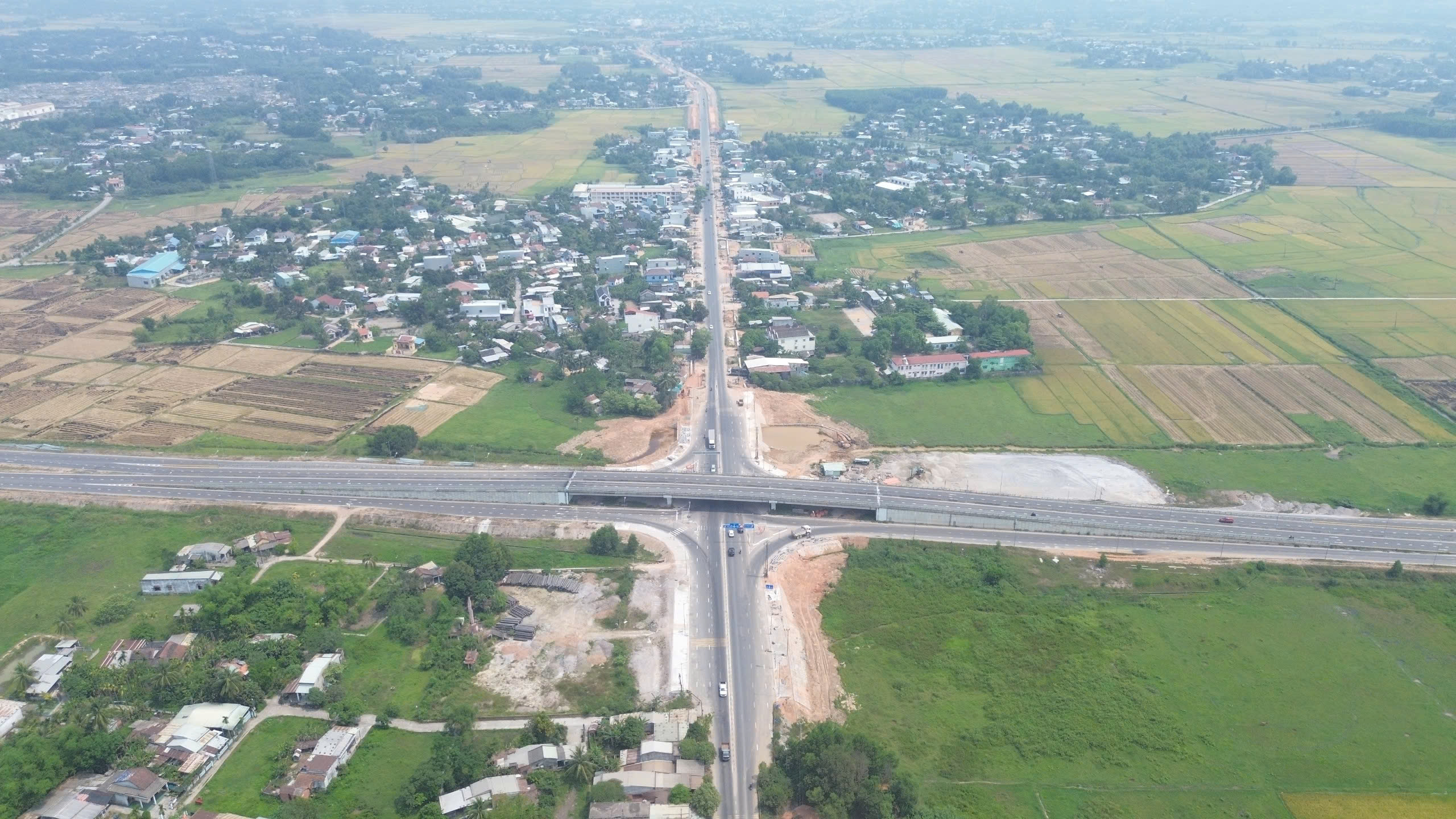 Nhiều hộ d&acirc;n Đ&agrave; Nẵng chưa thể an cư d&ugrave; đ&atilde; nhận đất t&aacute;i định cư - Ảnh 1.