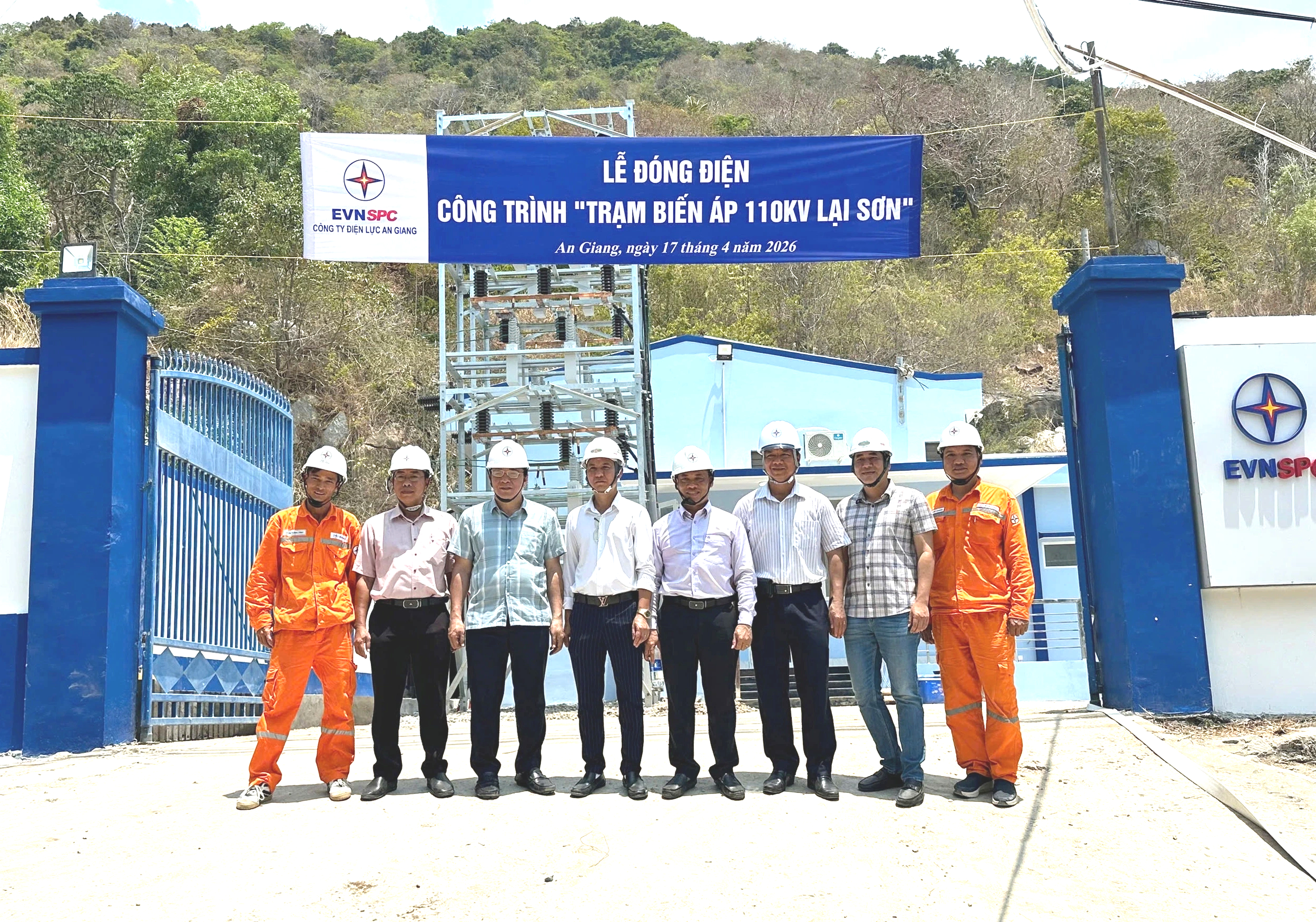 Sau đảo Lại Sơn, Điện lực miền Nam sẽ kéo xây trạm đưa điện ra Nam Du - Ảnh 1.