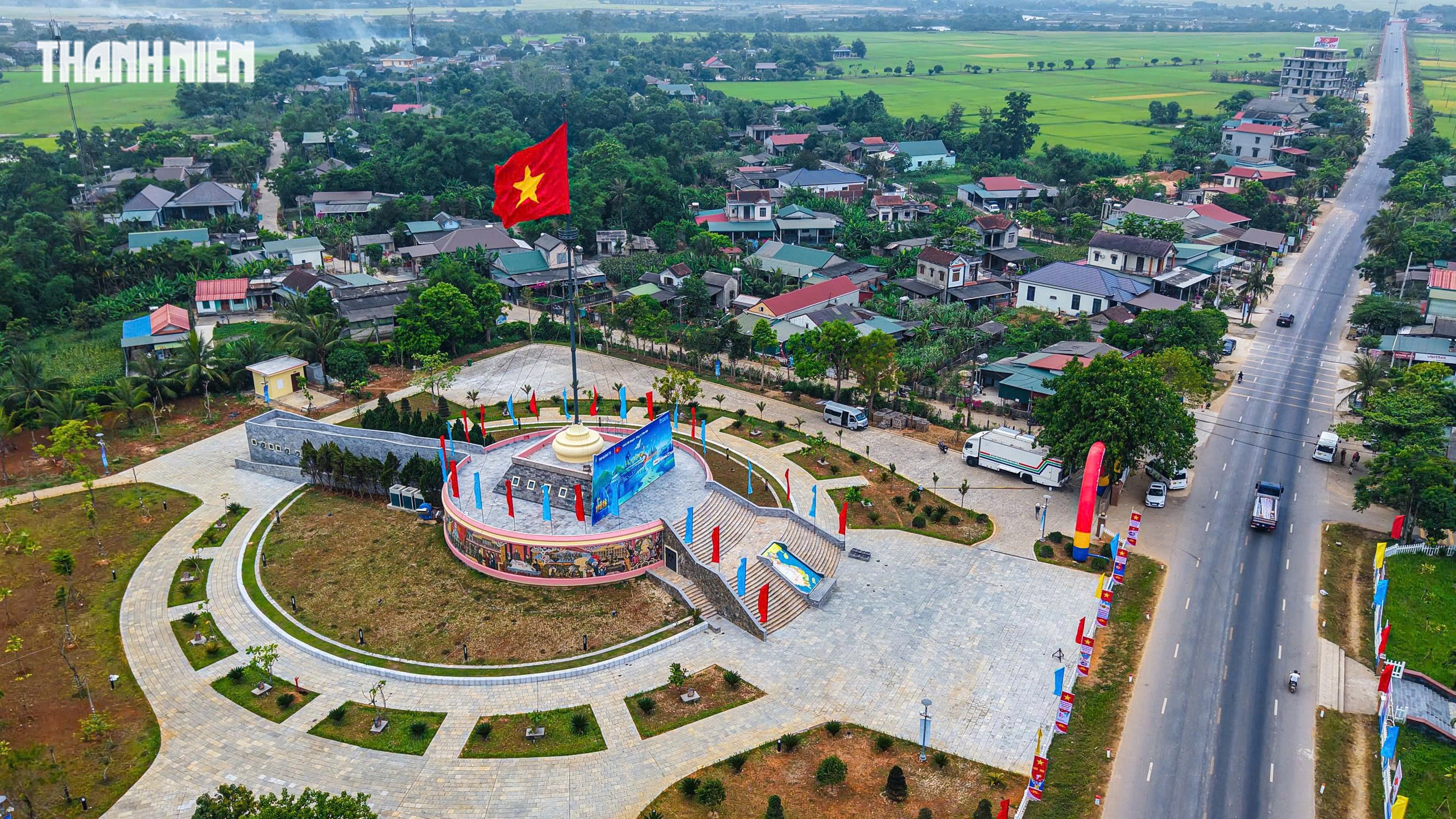 Đứng trên cầu Hiền Lương, người Quảng Trị xúc động trước ngày hội lớn- Ảnh 6.