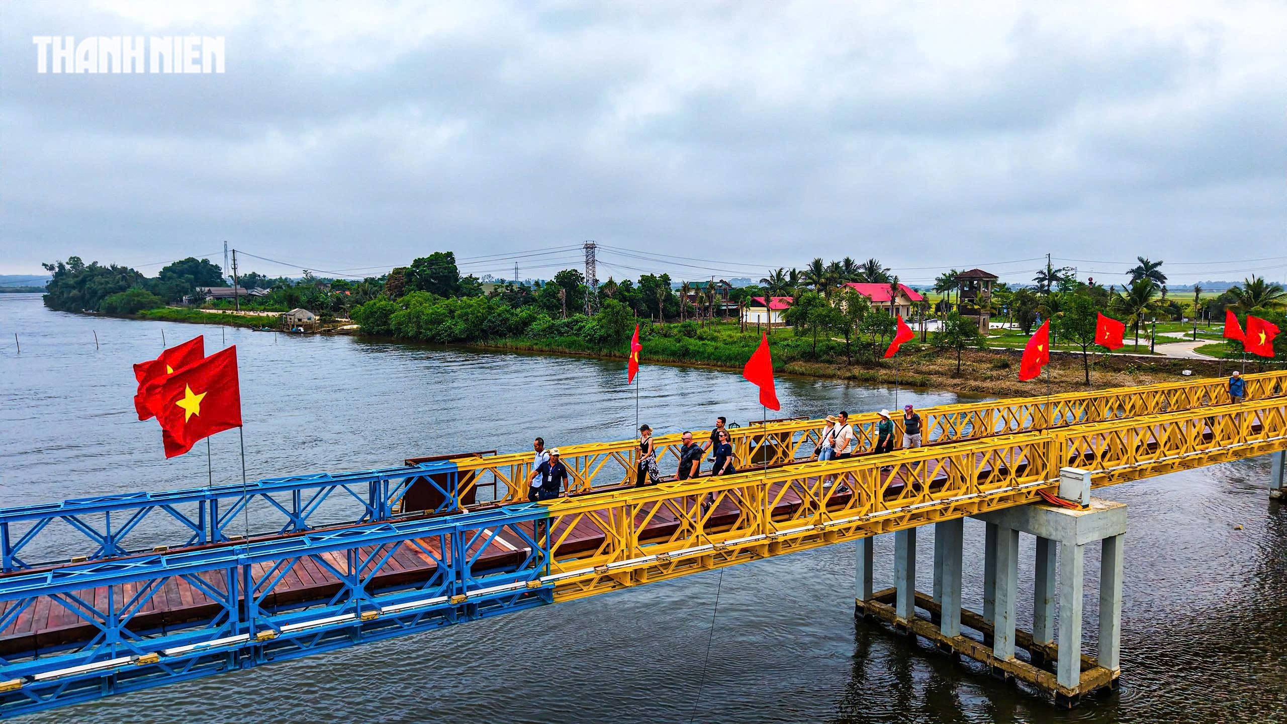 Đứng tr&ecirc;n cầu Hiền Lương, người Quảng Trị x&uacute;c động trước ng&agrave;y hội lớn- Ảnh 9.