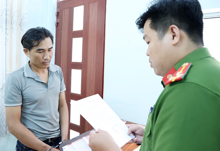 Bắt bị can hiếp dâm con gái 13 tuổi của người tình dẫn đến sinh con- Ảnh 1.