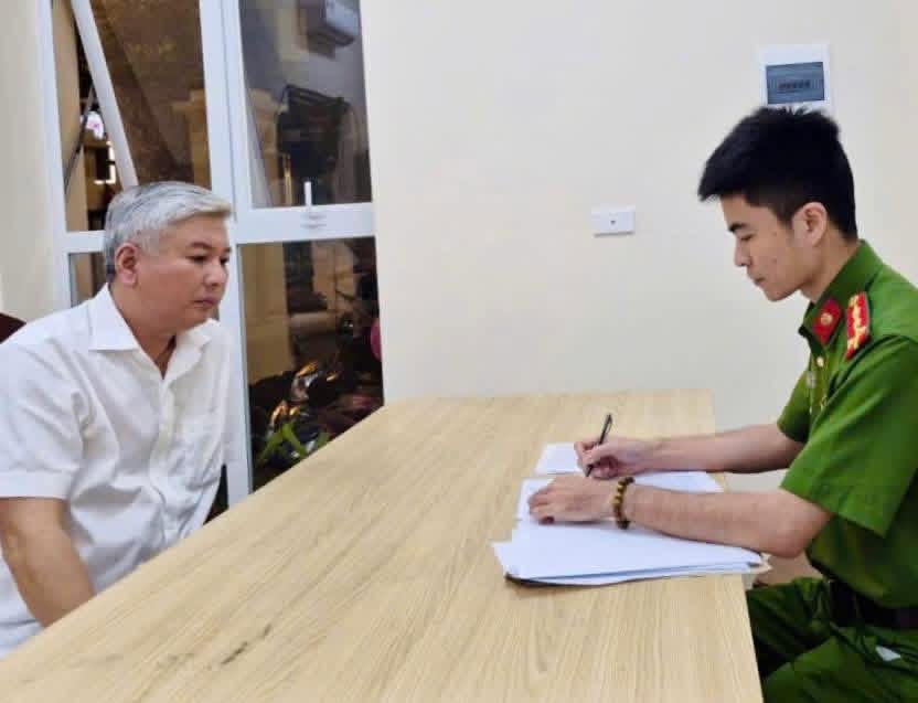 Tạm giữ t&agrave;i xế vi phạm nồng độ cồn c&ograve;n h&agrave;nh hung người kh&aacute;c v&igrave; cho rằng họ &lsquo;đi l&aacute;o&rsquo;- Ảnh 1.