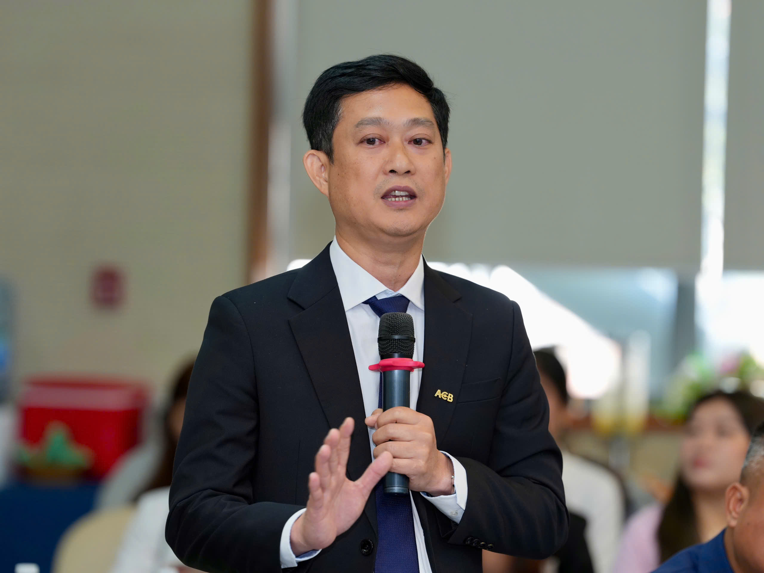 Ngân hàng khẳng định vẫn ưu tiên cho người dân vay mua nhà, nhất là người trẻ - Ảnh 1.