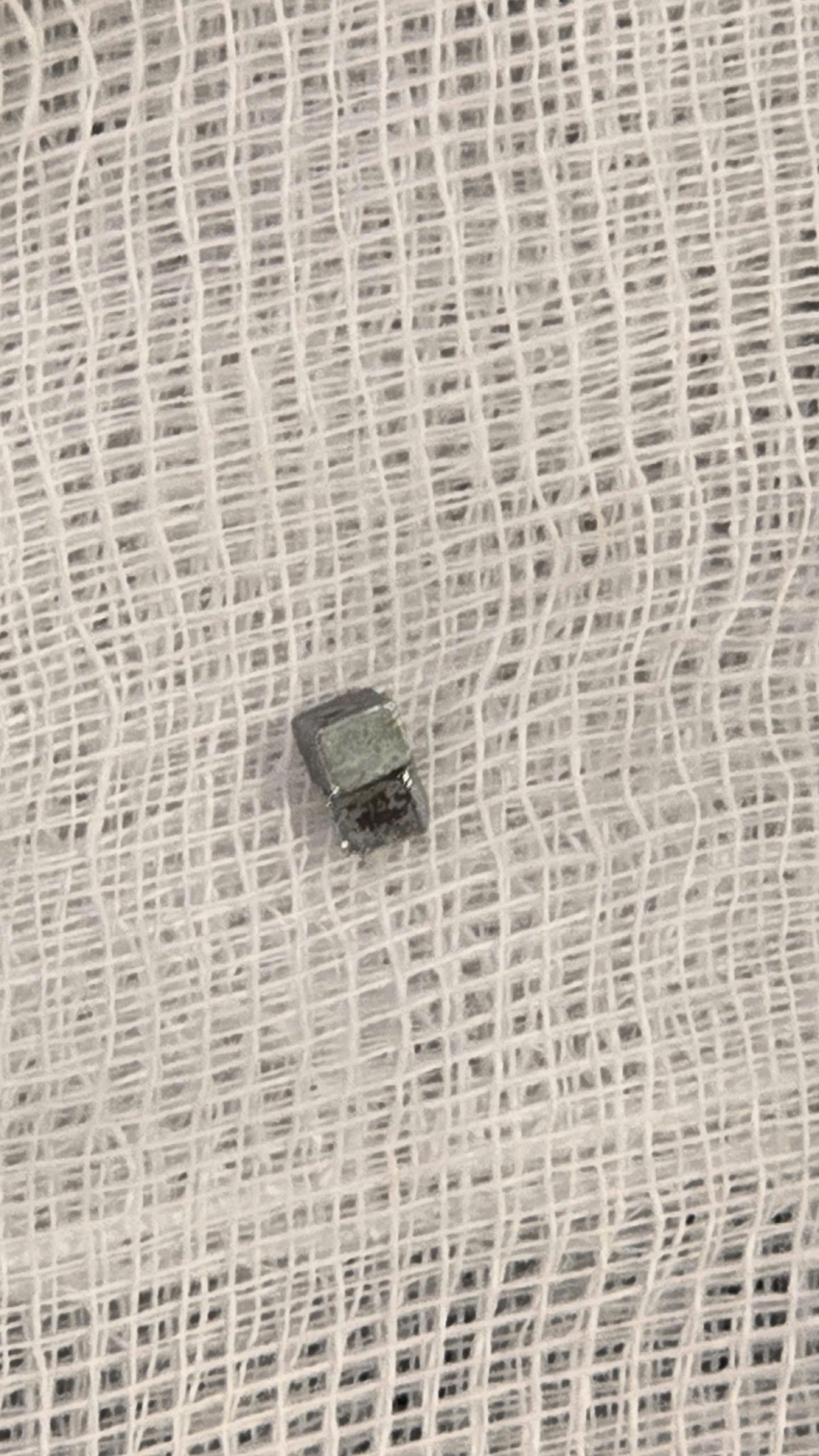 Bé trai 5 tuổi ho, đau họng, đi khám phát hiện nuốt 7 viên nam châm - Ảnh 1.