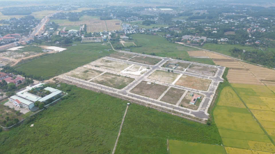 Nhiều hộ d&acirc;n Đ&agrave; Nẵng chưa thể an cư d&ugrave; đ&atilde; nhận đất t&aacute;i định cư - Ảnh 2.