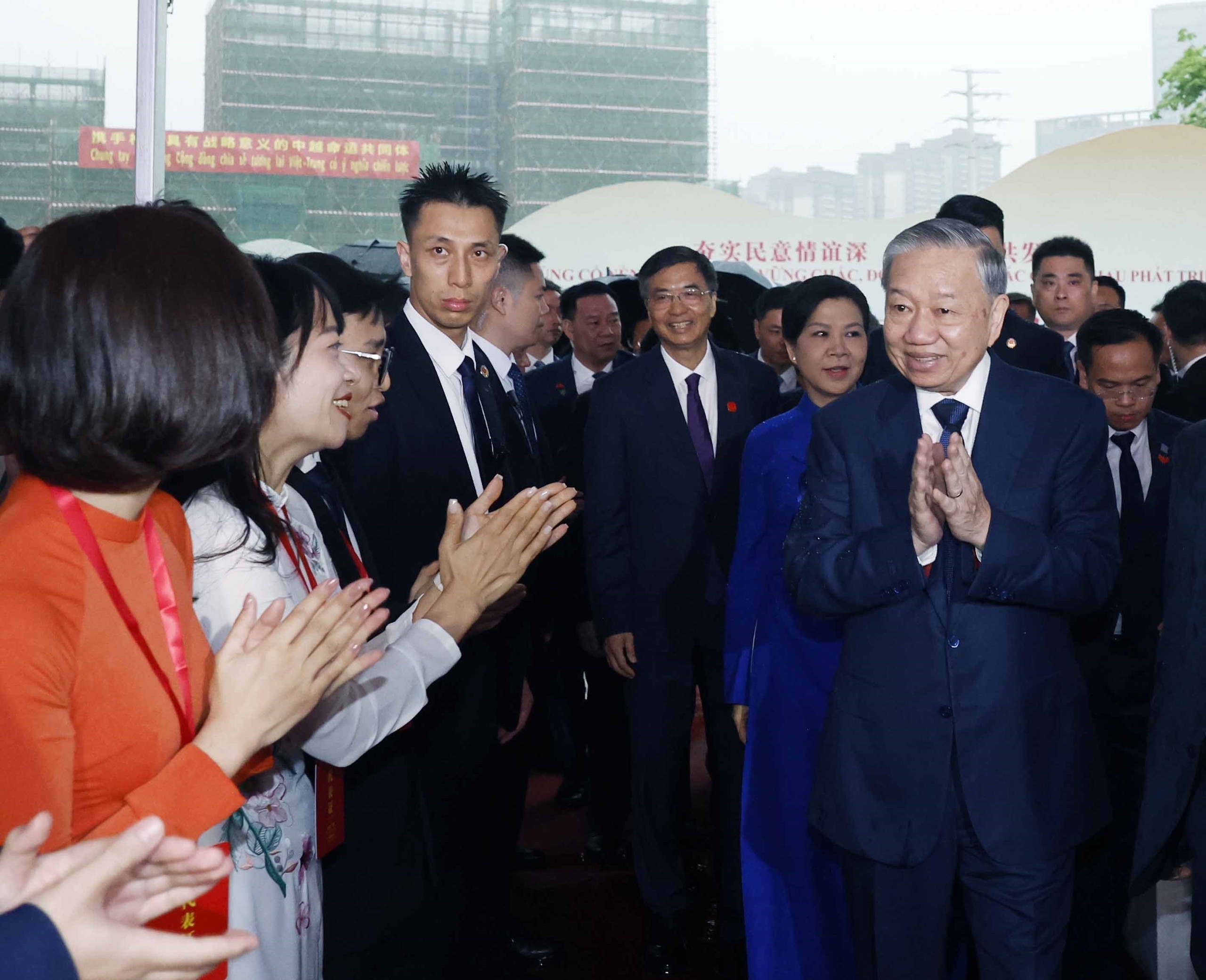 Tổng B&iacute; thư, Chủ tịch nước dự lễ khởi động li&ecirc;n hoan nh&acirc;n d&acirc;n bi&ecirc;n giới Việt-Trung - Ảnh 1.