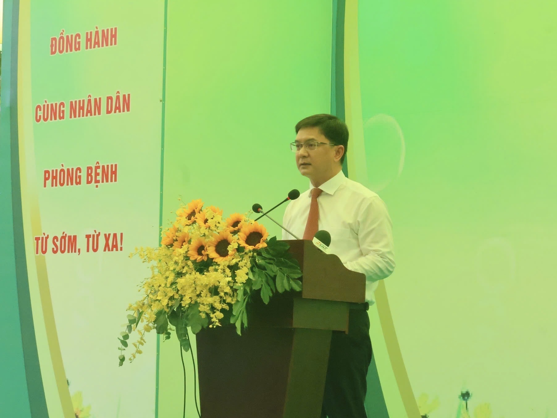 Hơn 100 bệnh viện TP.HCM đồng loạt kh&aacute;m sức khỏe miễn ph&iacute; cho người d&acirc;n - Ảnh 6.