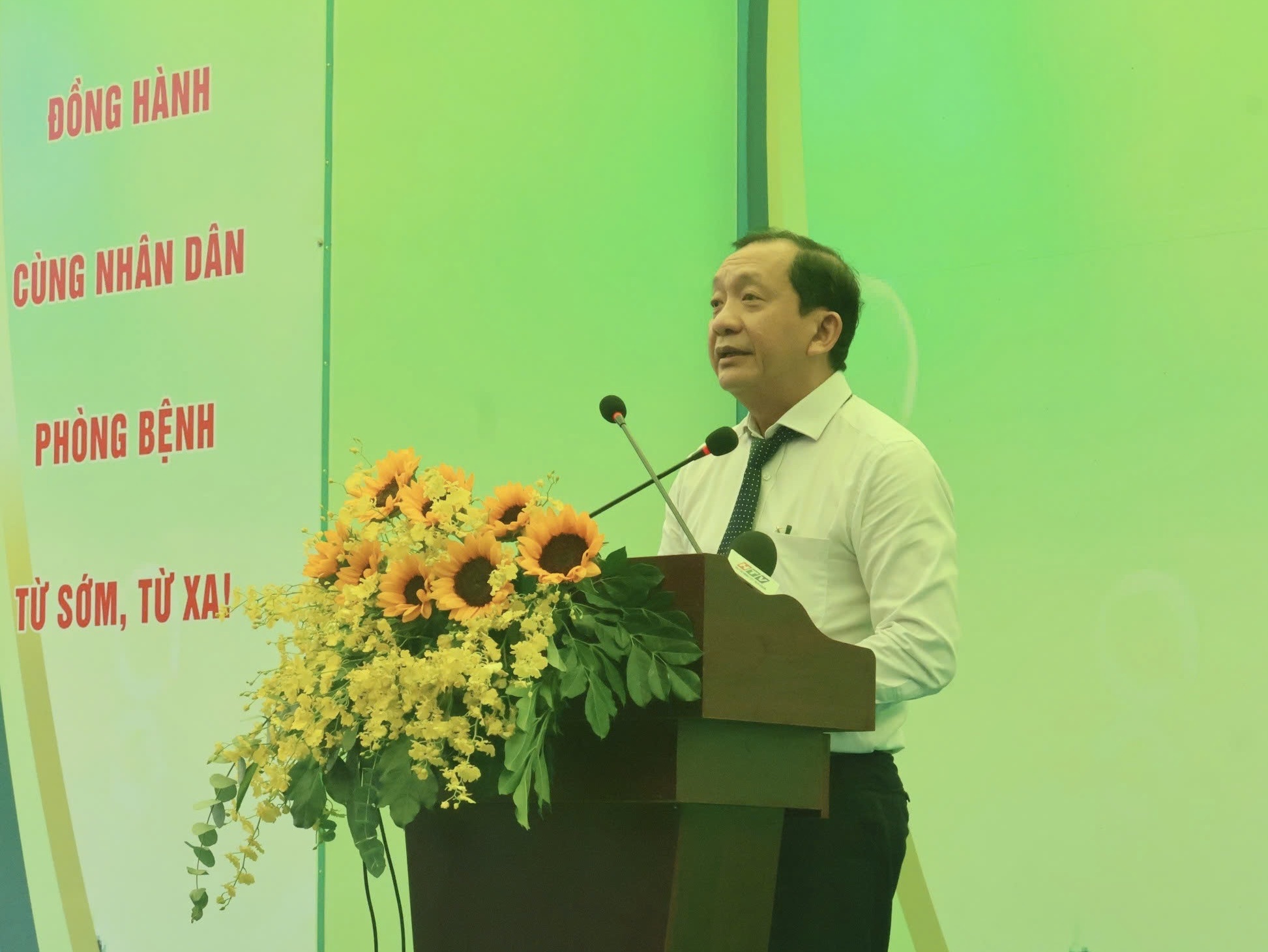 Hơn 100 bệnh viện TP.HCM đồng loạt kh&aacute;m sức khỏe miễn ph&iacute; cho người d&acirc;n - Ảnh 1.