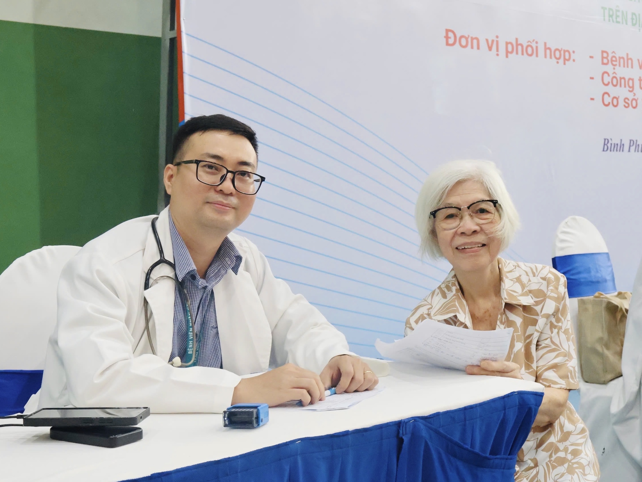 Hơn 100 bệnh viện TP.HCM đồng loạt kh&aacute;m sức khỏe miễn ph&iacute; cho người d&acirc;n - Ảnh 5.