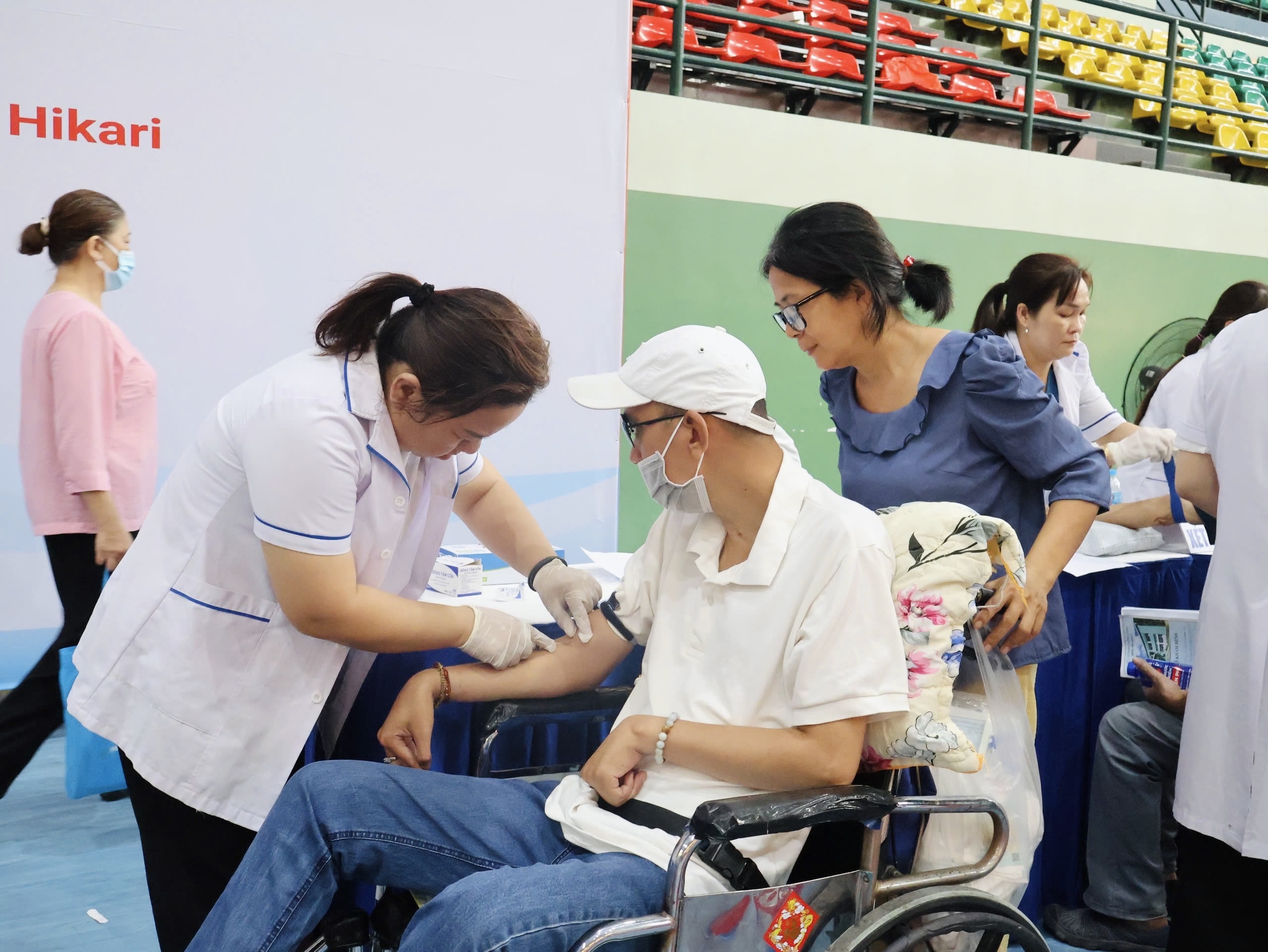 Hơn 100 bệnh viện TP.HCM đồng loạt kh&aacute;m sức khỏe miễn ph&iacute; cho người d&acirc;n - Ảnh 4.