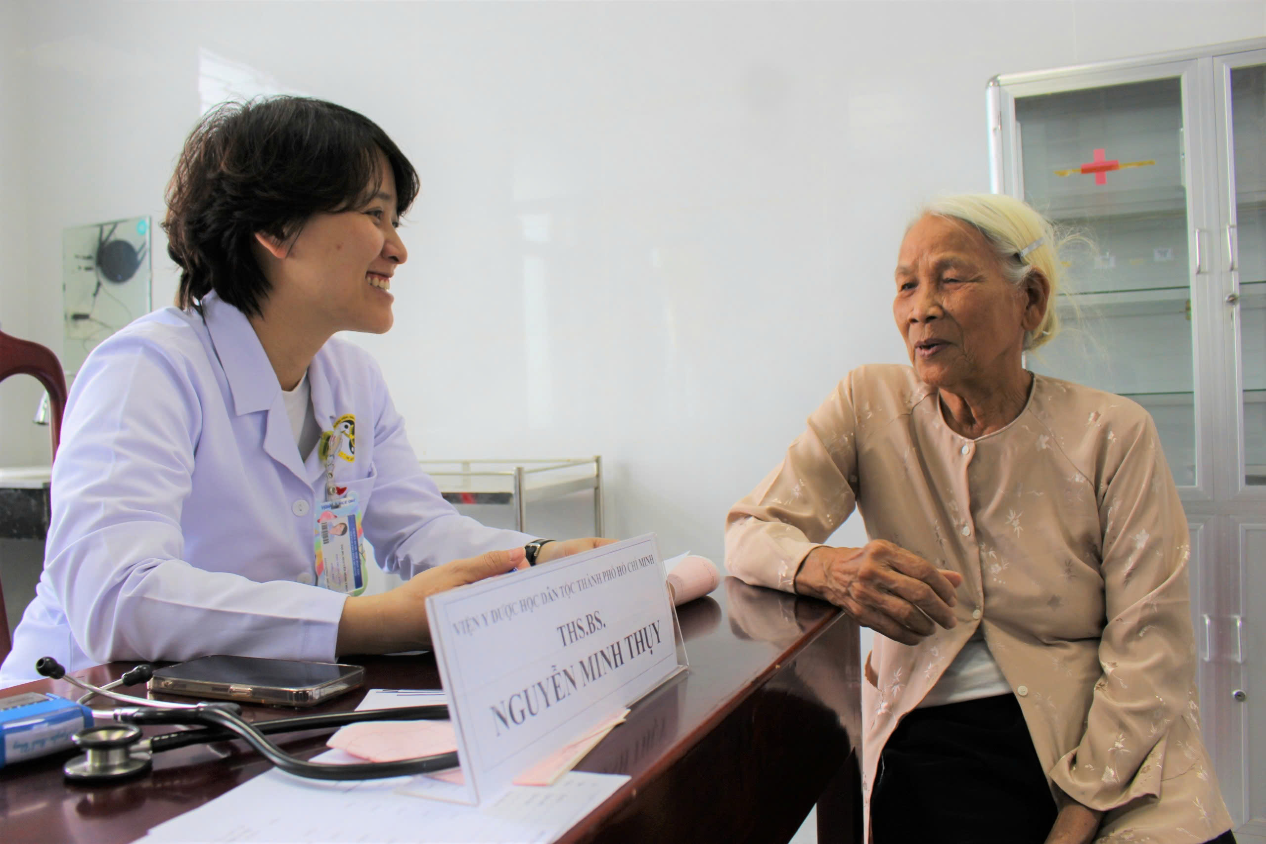 Người d&acirc;n TP.HCM x&uacute;c động khi được kh&aacute;m sức khỏe miễn ph&iacute;: &lsquo;Qu&yacute; gi&aacute; v&ocirc; c&ugrave;ng&rsquo; - Ảnh 5.