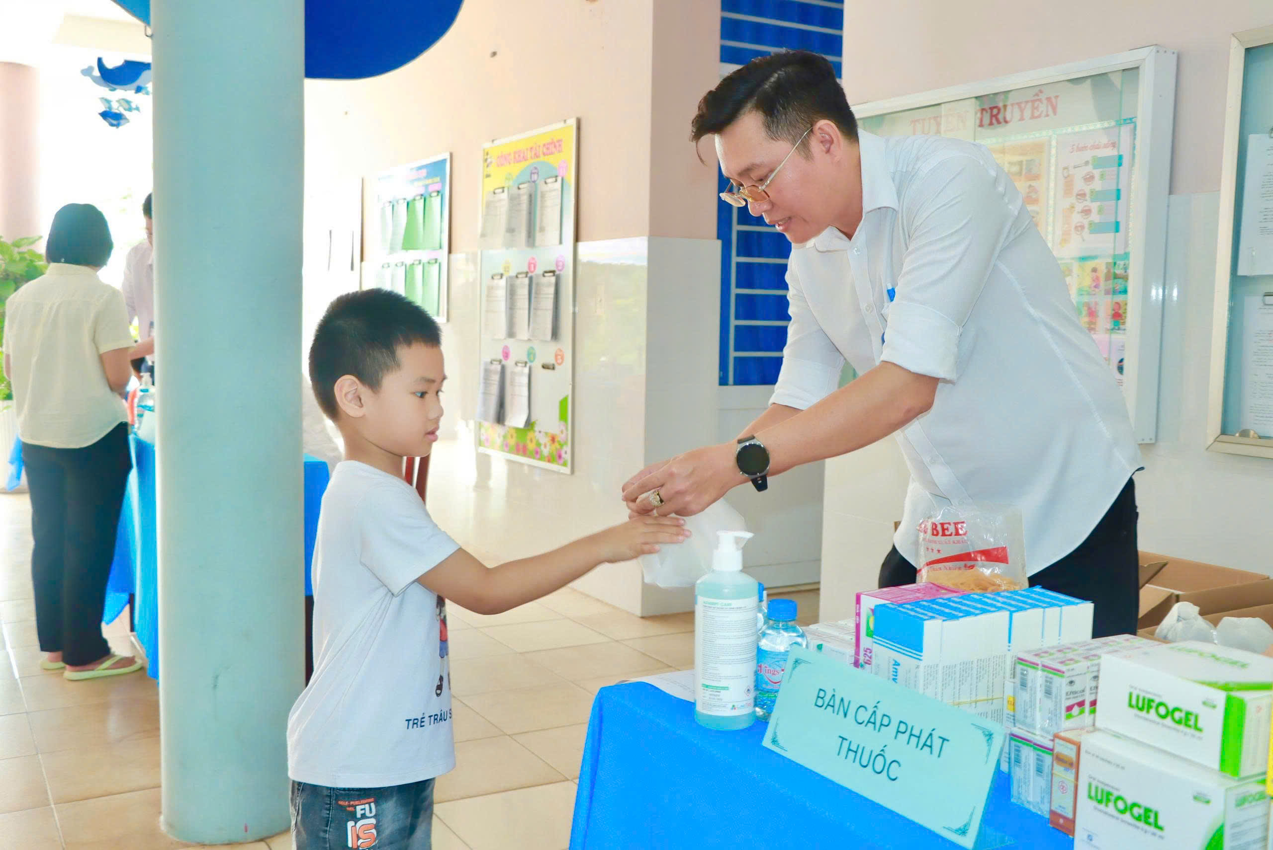 Người d&acirc;n TP.HCM x&uacute;c động khi được kh&aacute;m sức khỏe miễn ph&iacute;: &lsquo;Qu&yacute; gi&aacute; v&ocirc; c&ugrave;ng&rsquo; - Ảnh 7.