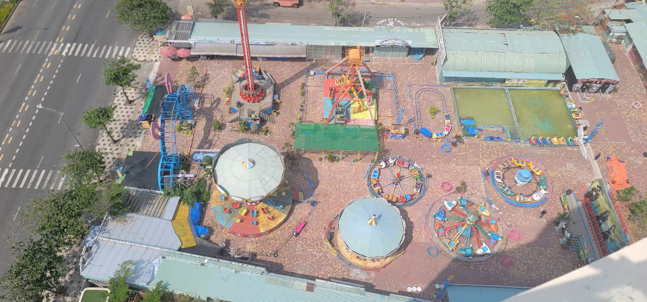 Công ty giải trí xây dựng hàng loạt kios, quán ăn trái phép ở Bãi Sau - Ảnh 1.