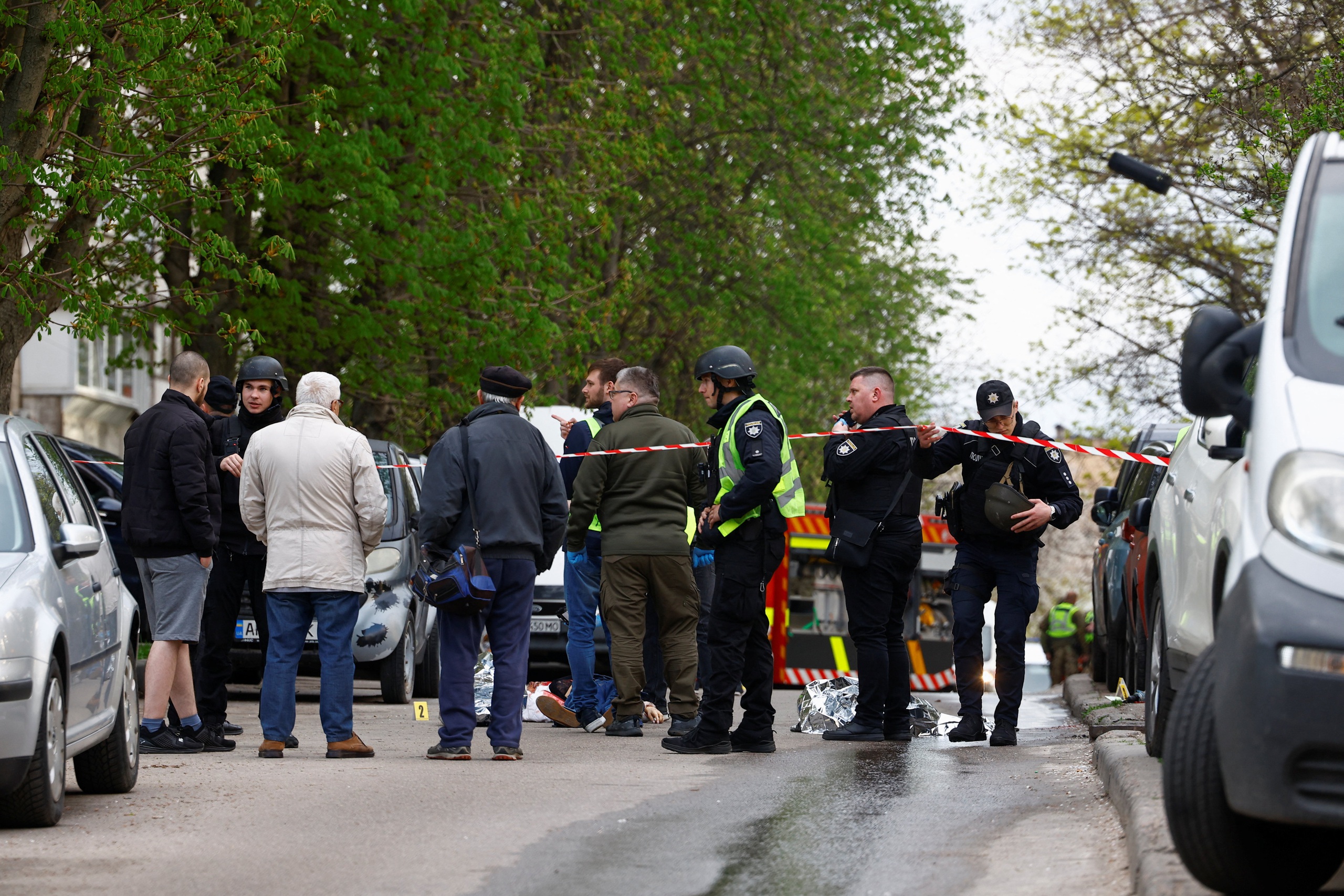 Xả súng chết người tại Kyiv, nghi phạm đang cố thủ trong siêu thị- Ảnh 2.