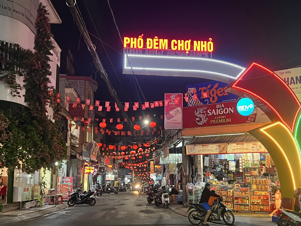 Phố đêm Chợ Nhỏ điều chỉnh lịch ngăn đường cho phố đi bộ tại Pleiku - Ảnh 1.