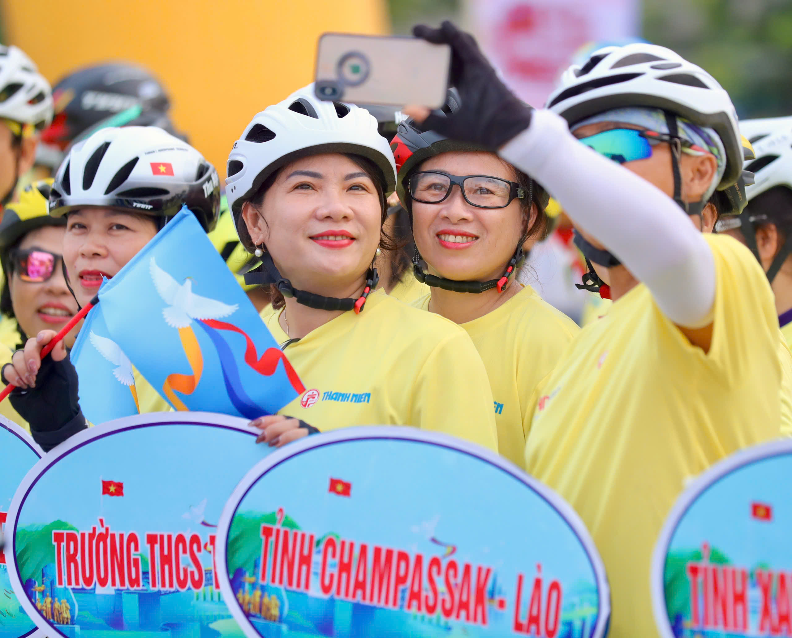 Đạp xe qua miền k&yacute; ức chiến tranh, gửi th&ocirc;ng điệp h&ograve;a b&igrave;nh ra thế giới- Ảnh 3.