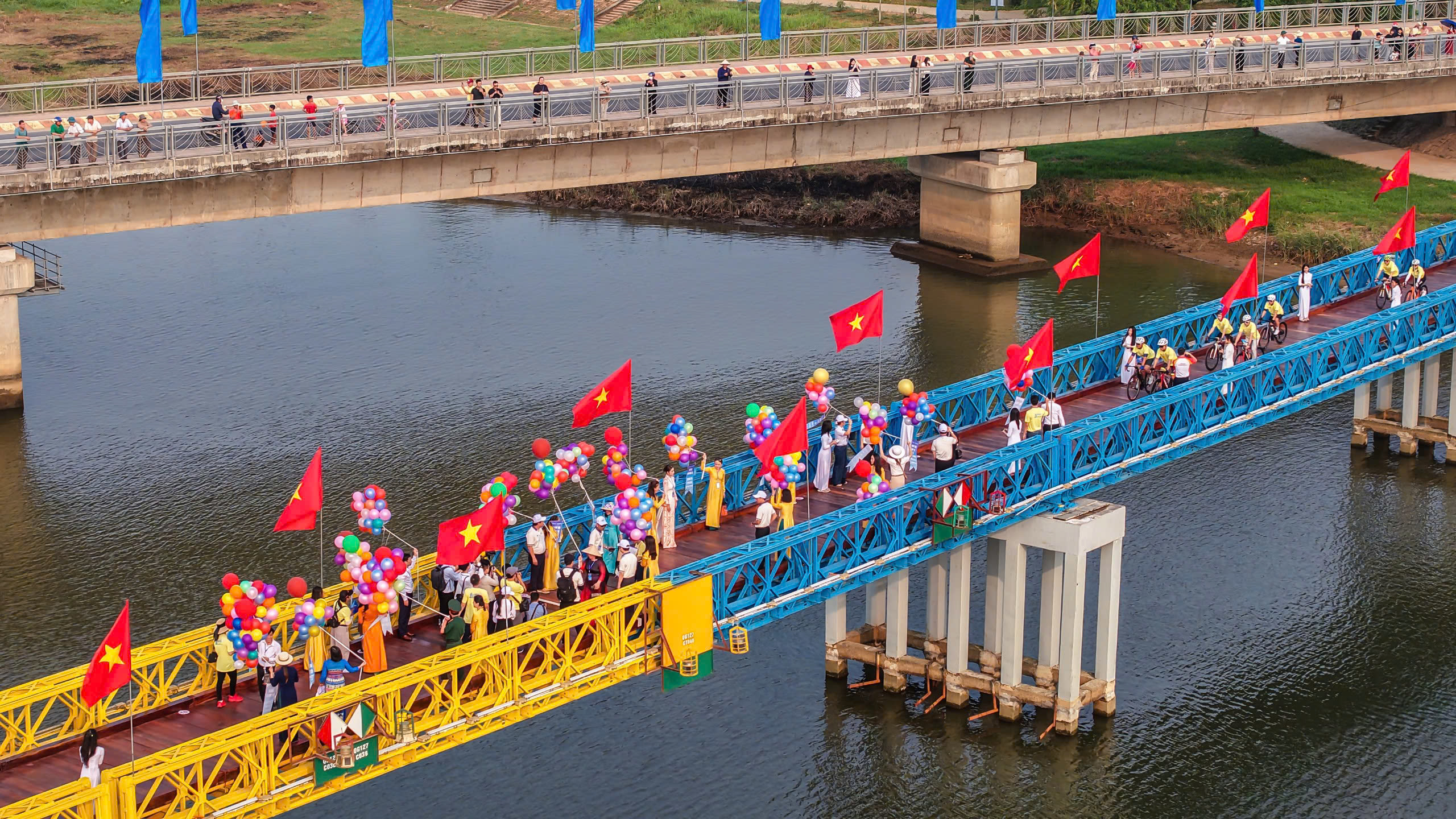 Đạp xe qua miền k&yacute; ức chiến tranh, gửi th&ocirc;ng điệp h&ograve;a b&igrave;nh ra thế giới- Ảnh 10.