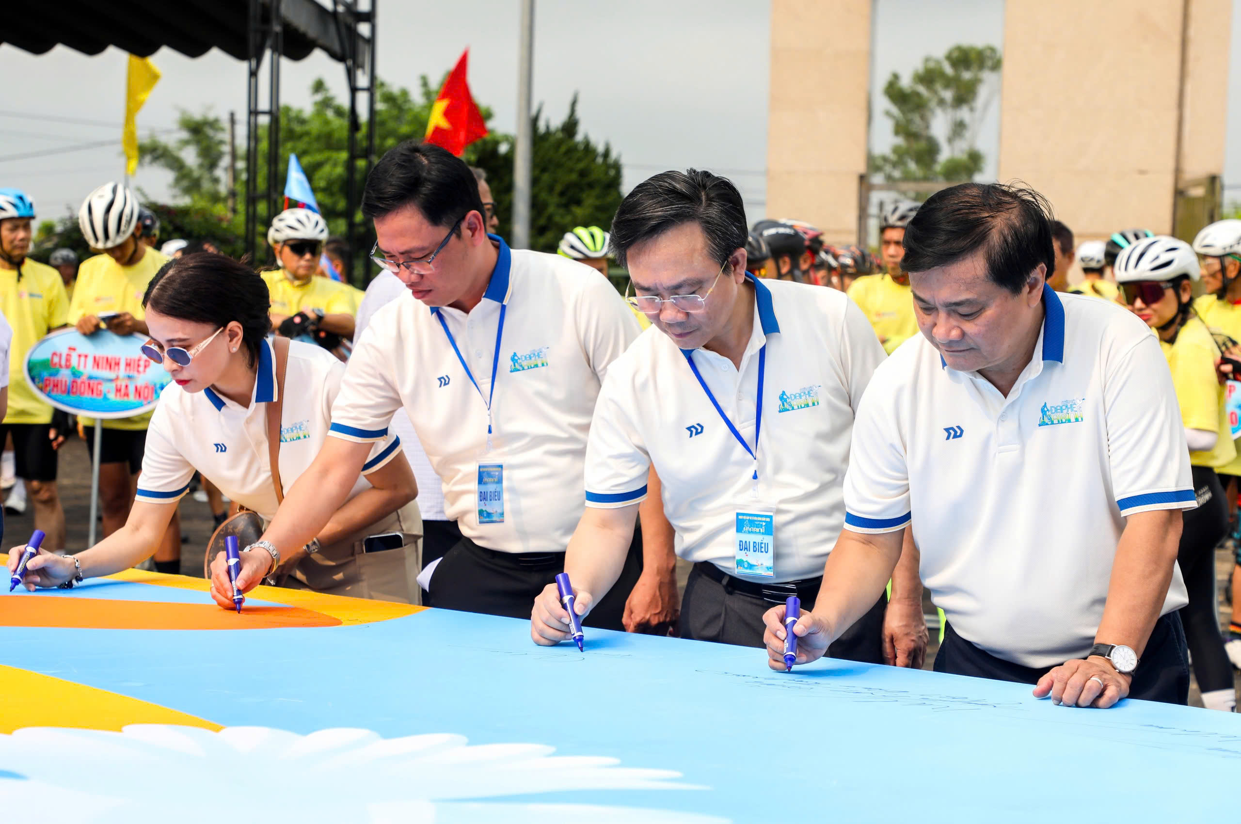 Ng&agrave;y hội đạp xe V&igrave; h&ograve;a b&igrave;nh 2026: Lan tỏa th&ocirc;ng điệp nh&acirc;n văn- Ảnh 12.