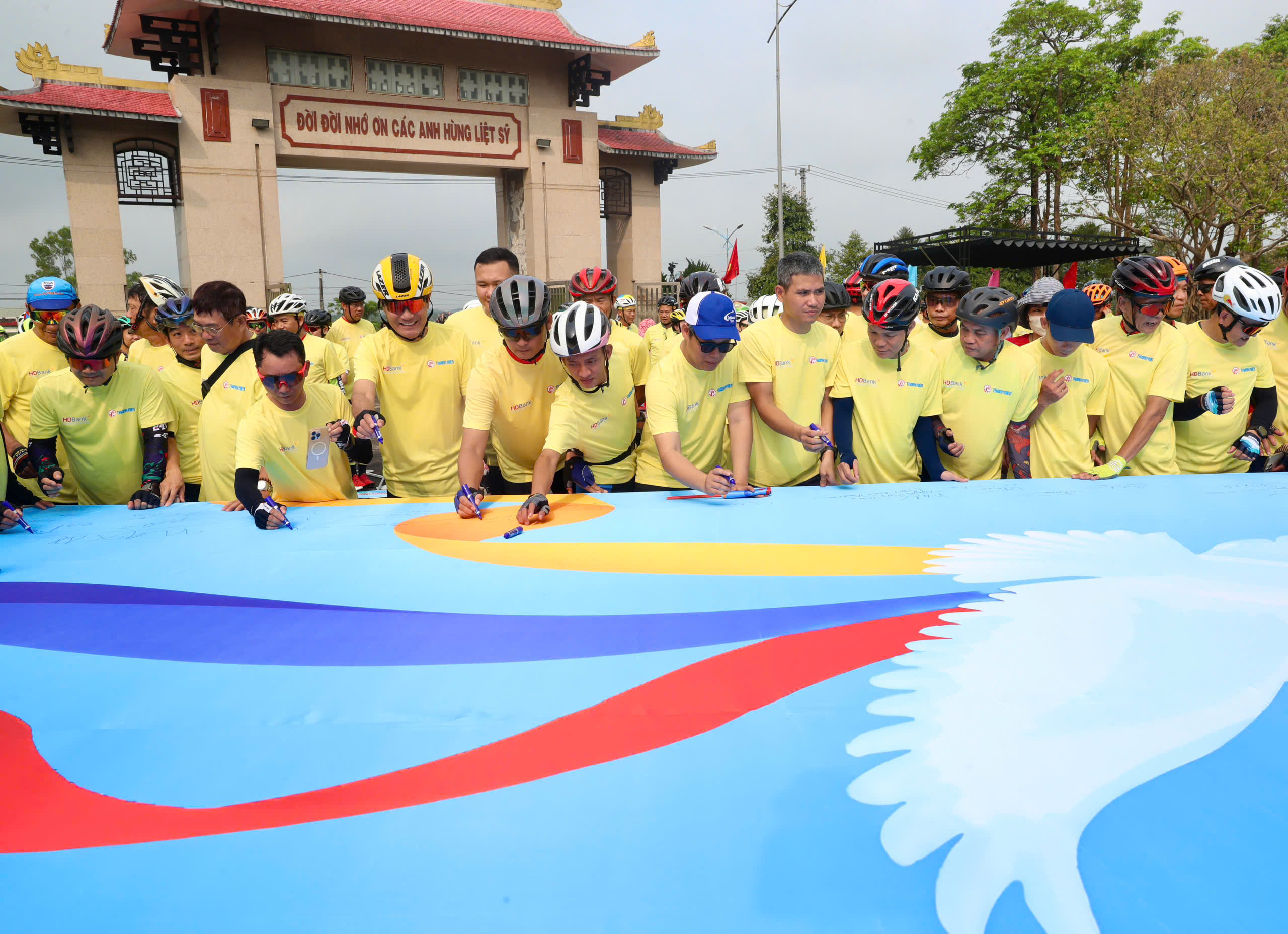 Ng&agrave;y hội đạp xe V&igrave; h&ograve;a b&igrave;nh 2026: Lan tỏa th&ocirc;ng điệp nh&acirc;n văn- Ảnh 11.