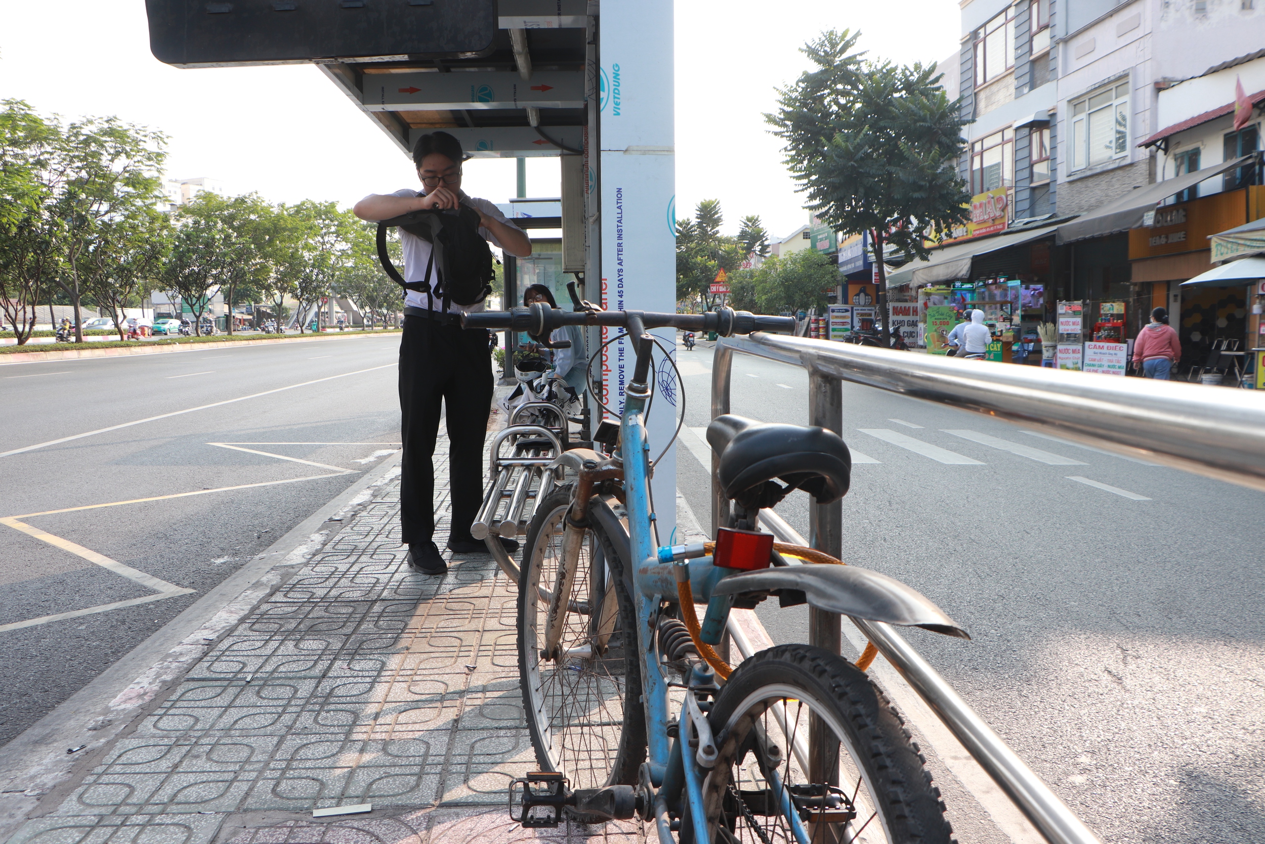 Lời giải k&eacute;o kh&aacute;ch đi xe bu&yacute;t ở TP.HCM: Bắt đầu từ&hellip; chỗ gửi xe gần trạm - Ảnh 1.