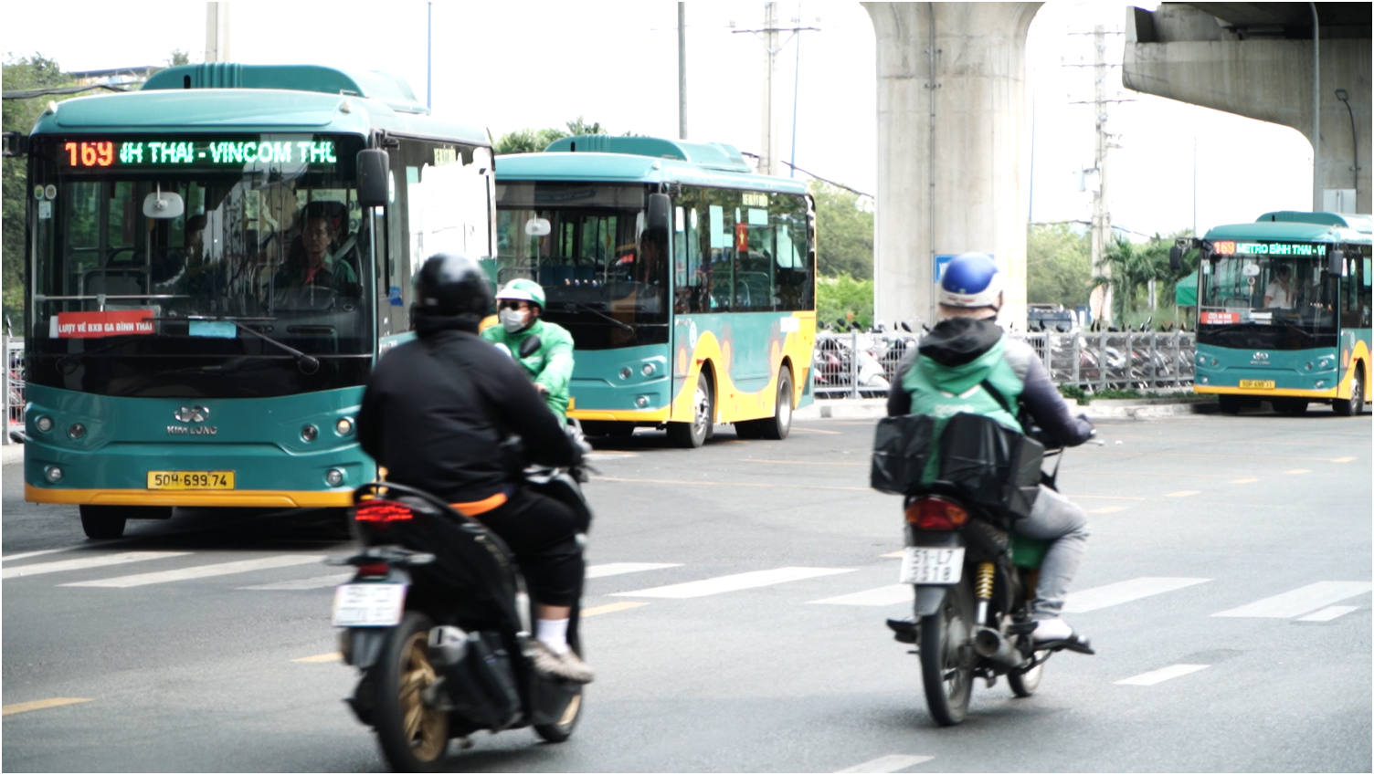 Lời giải k&eacute;o kh&aacute;ch đi xe bu&yacute;t ở TP.HCM: Bắt đầu từ&hellip; chỗ gửi xe gần trạm - Ảnh 2.