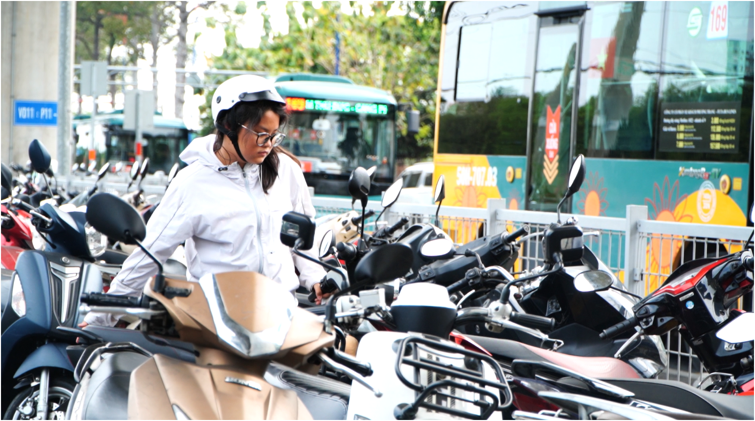 Lời giải k&eacute;o kh&aacute;ch đi xe bu&yacute;t ở TP.HCM: Bắt đầu từ&hellip; chỗ gửi xe gần trạm - Ảnh 4.