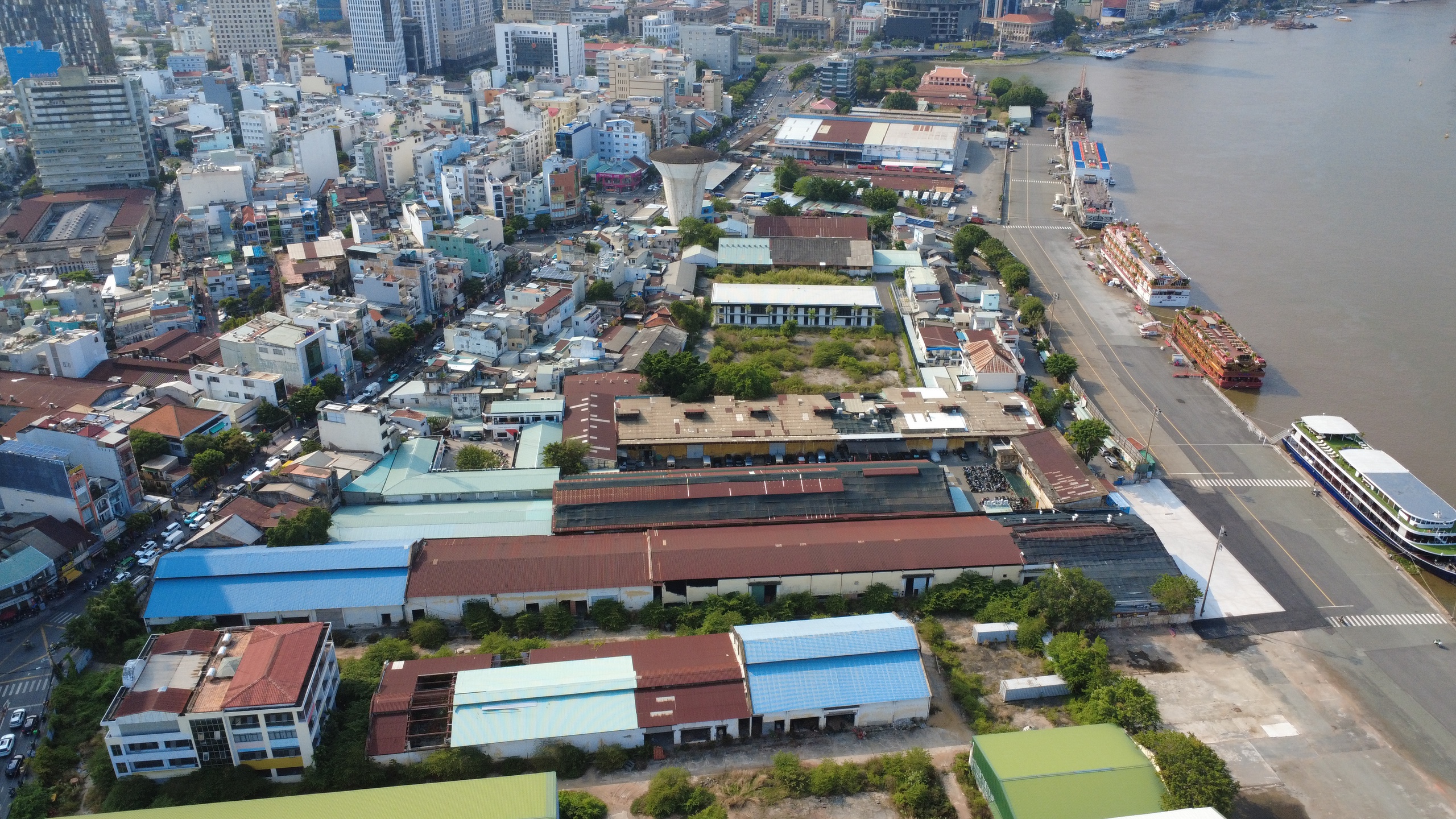 Lời giải k&eacute;o kh&aacute;ch đi xe bu&yacute;t ở TP.HCM: Bắt đầu từ&hellip; chỗ gửi xe gần trạm - Ảnh 3.