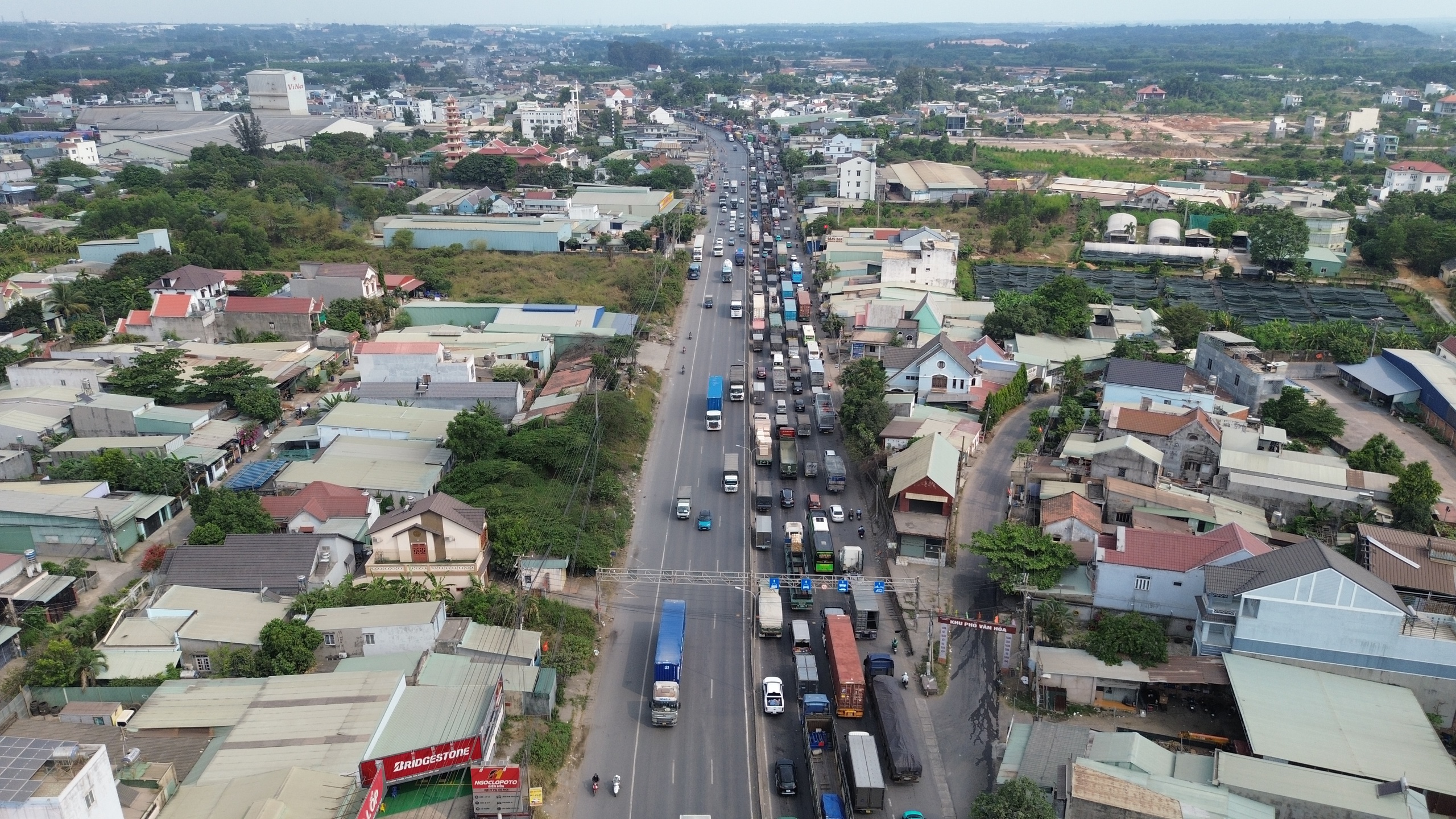 Chủ tịch tỉnh Đồng Nai chỉ đạo khắc phục ùn tắc giao thông trên quốc lộ 51- Ảnh 1.