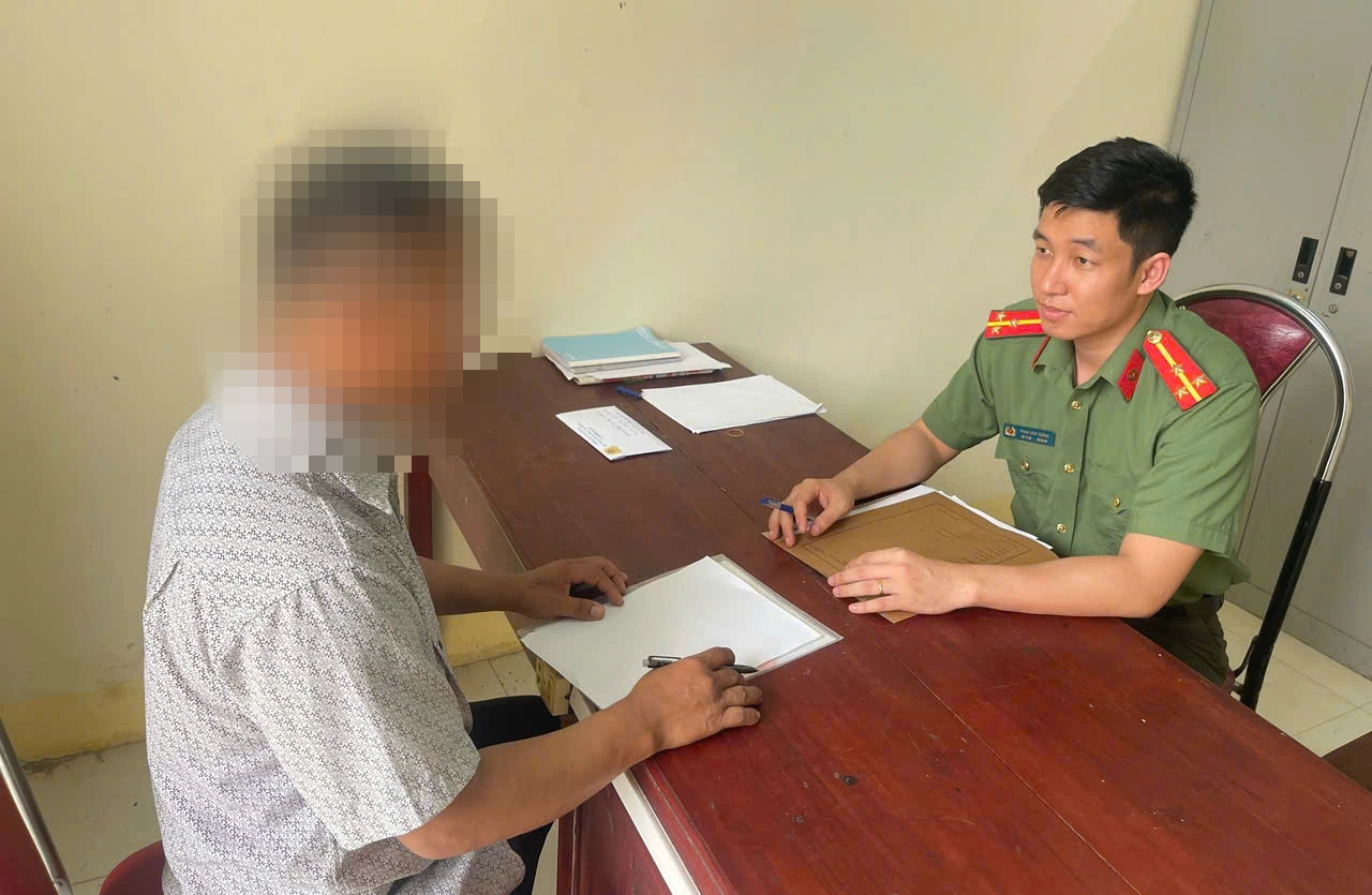 3 người bị phạt tiền vì mất hộ chiếu nhưng không khai báo- Ảnh 1.