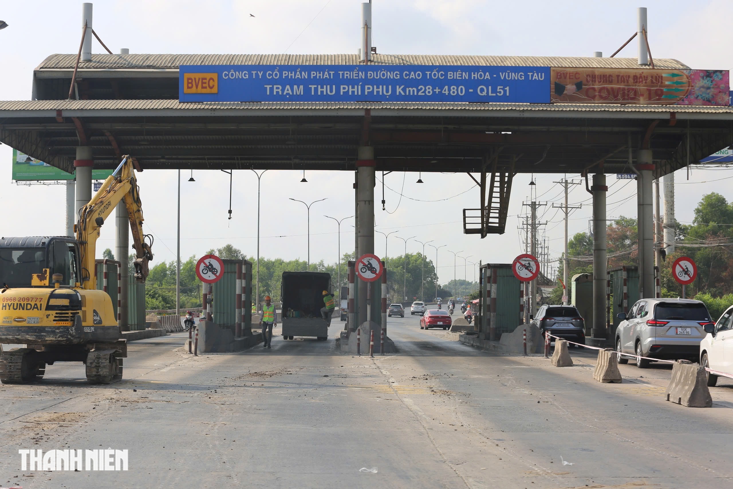Đồng Nai tháo dỡ trạm thu phí quốc lộ 51 đảm bảo an toàn giao thông - Ảnh 1.
