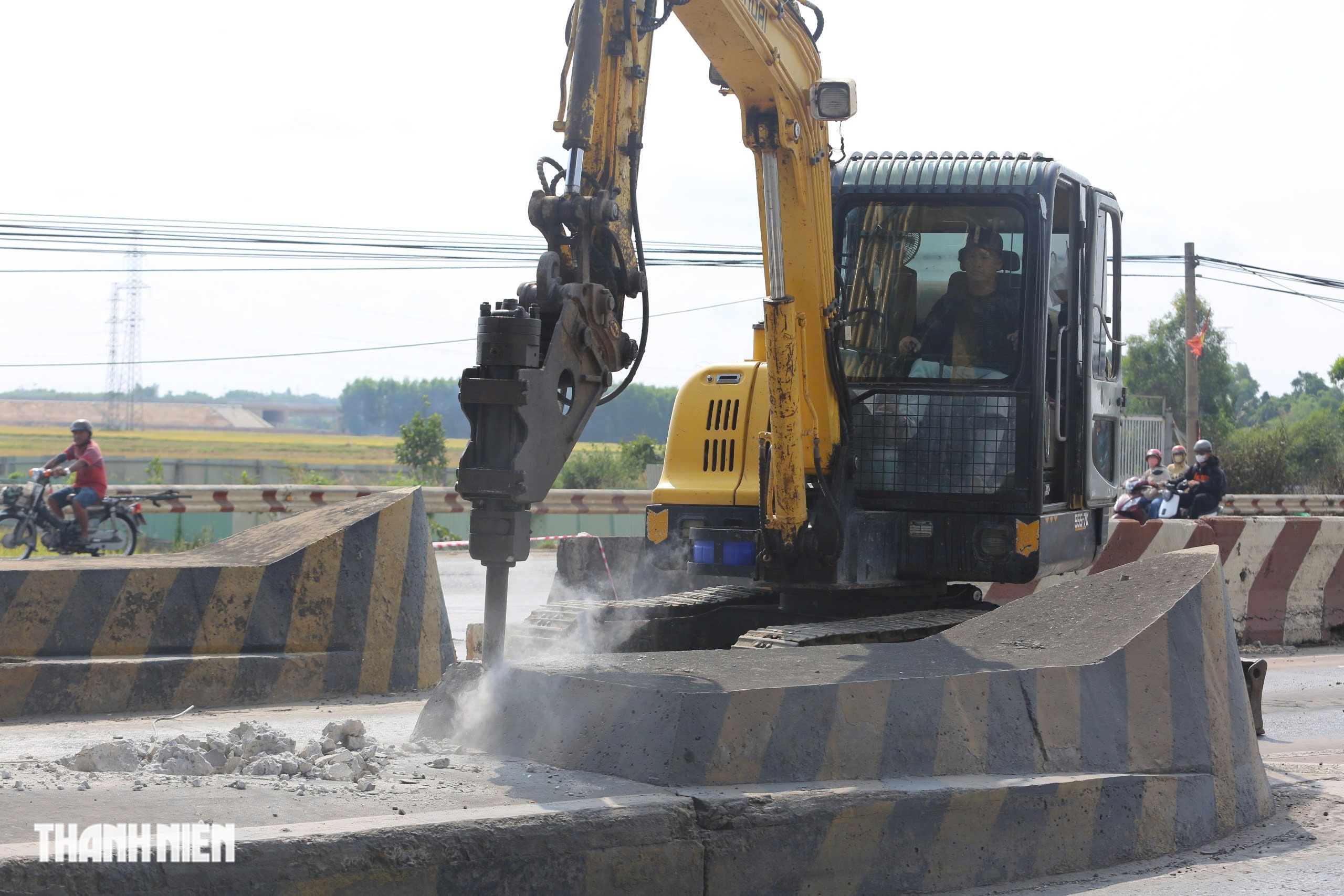 Đồng Nai tháo dỡ trạm thu phí quốc lộ 51 đảm bảo an toàn giao thông - Ảnh 2.