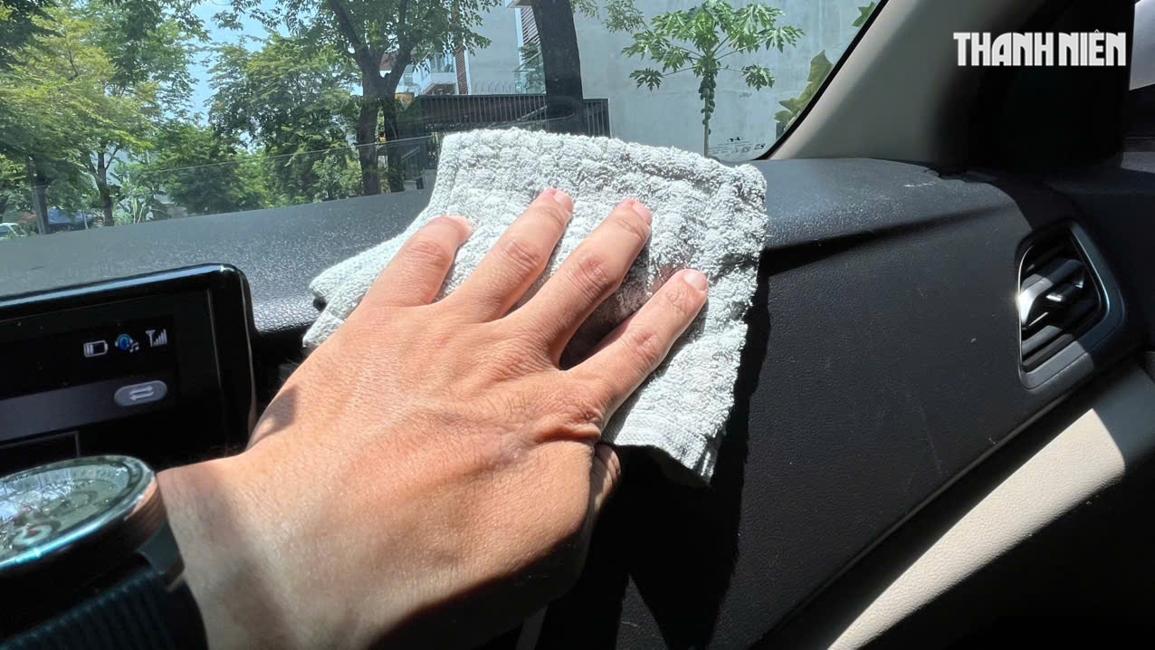 Tự rửa ô tô, nhiều chủ xe thường mắc sai lầm khi vệ sinh nội thất - Ảnh 3.