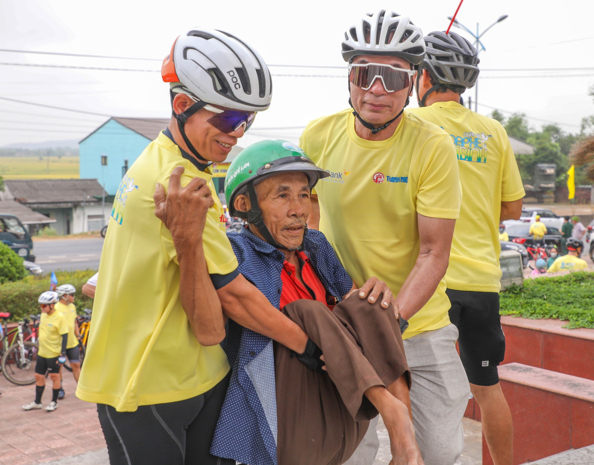 Ấn tượng h&agrave;nh tr&igrave;nh V&igrave; h&ograve;a b&igrave;nh tr&ecirc;n 'đất lửa'- Ảnh 17.