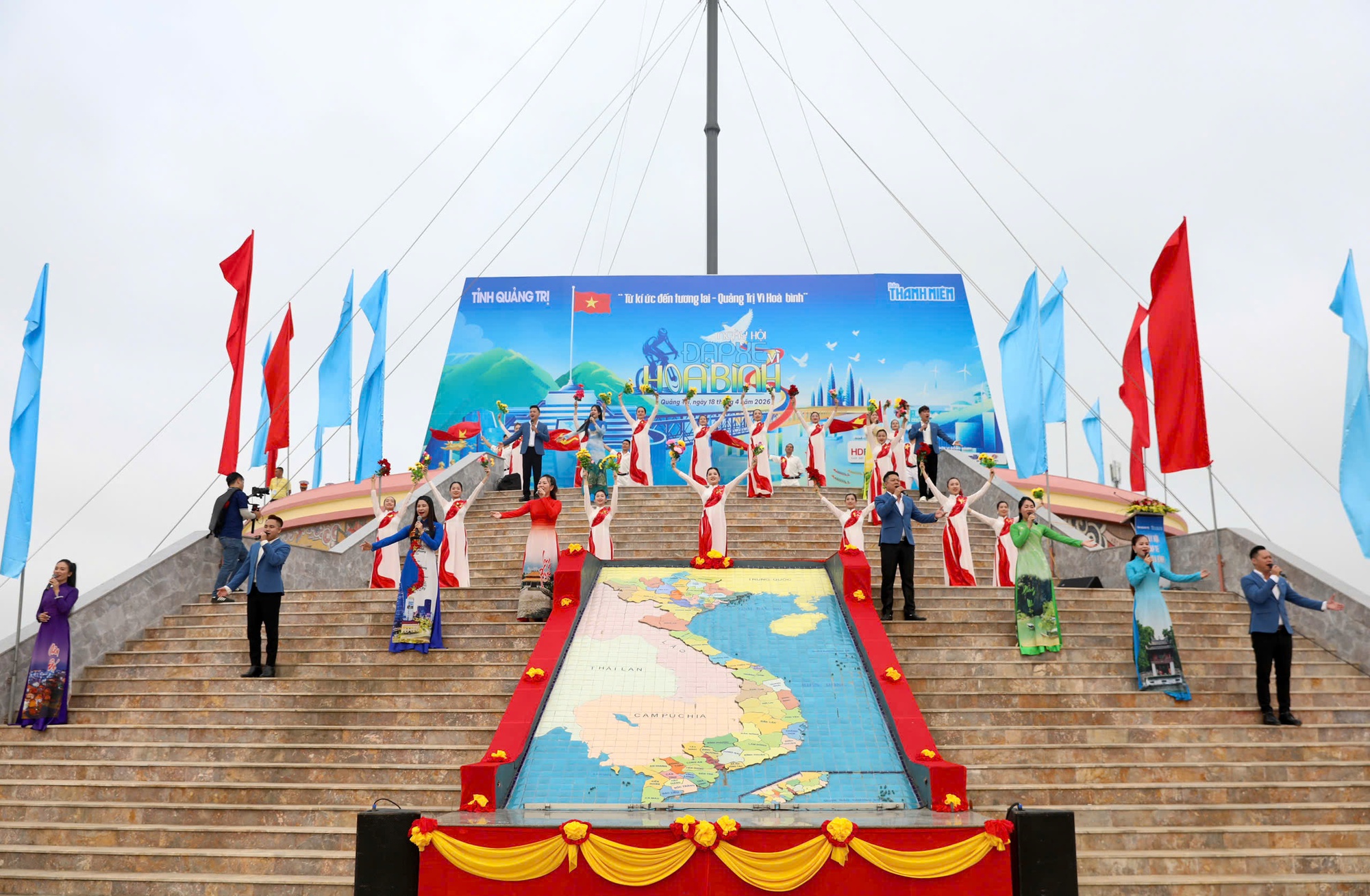 Những v&ograve;ng xe gửi th&ocirc;ng điệp h&ograve;a b&igrave;nh- Ảnh 2.