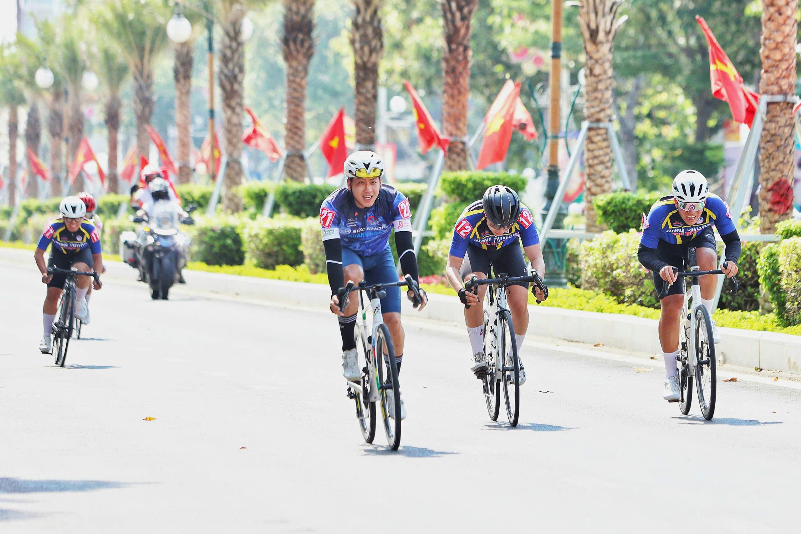 Hấp dẫn giải đua xe đạp tỉnh Kh&aacute;nh H&ograve;a lần thứ nhất năm 2026- Ảnh 3.