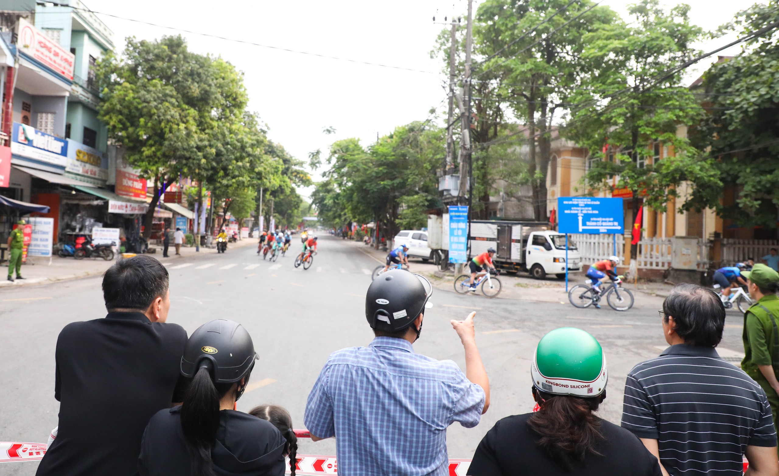 To&agrave;n cảnh Th&agrave;nh cổ Quảng Trị rộn r&agrave;ng nhịp b&aacute;nh xe lan tỏa th&ocirc;ng điệp h&ograve;a b&igrave;nh- Ảnh 8.