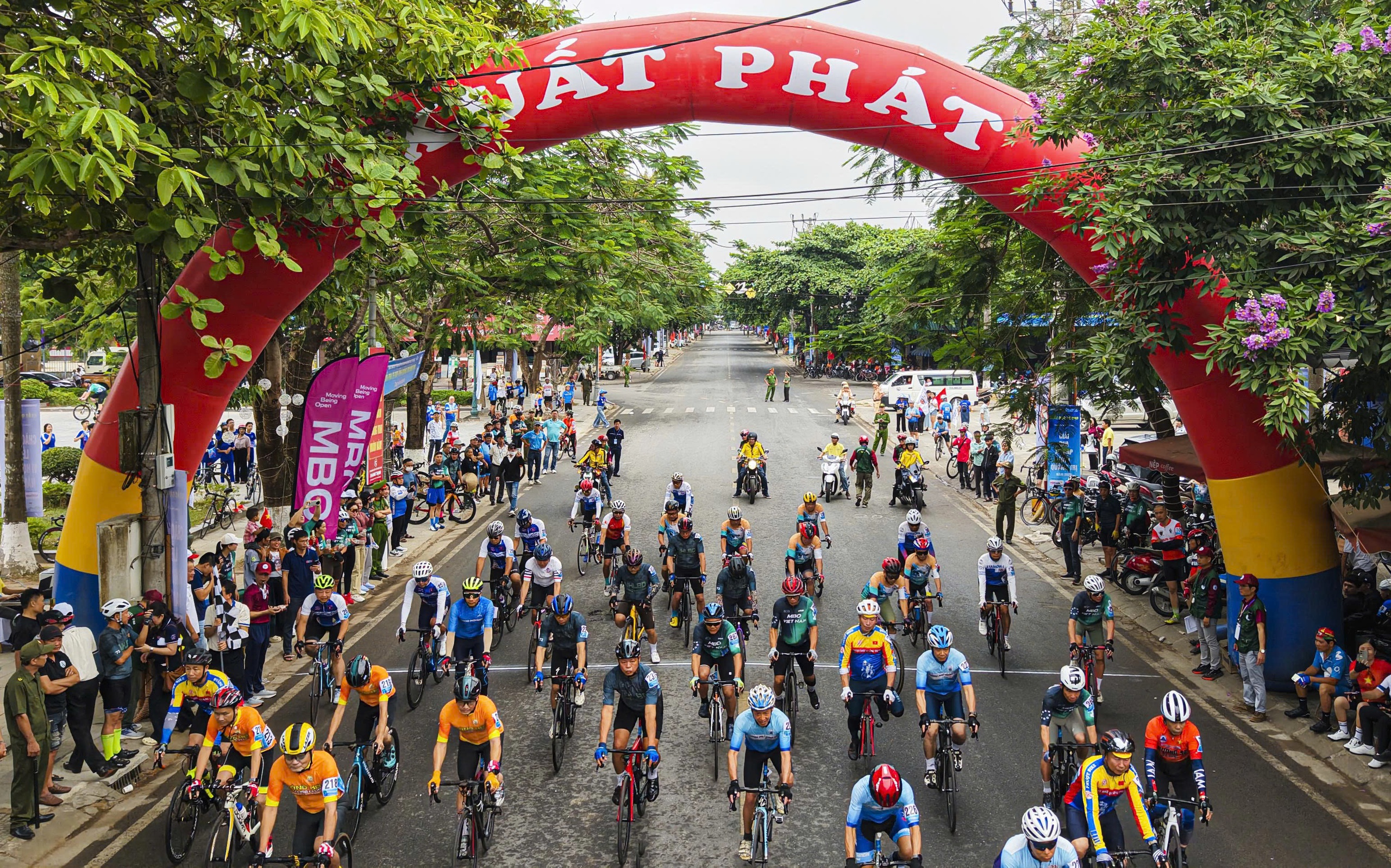 To&agrave;n cảnh Th&agrave;nh cổ Quảng Trị rộn r&agrave;ng nhịp b&aacute;nh xe lan tỏa th&ocirc;ng điệp h&ograve;a b&igrave;nh- Ảnh 4.