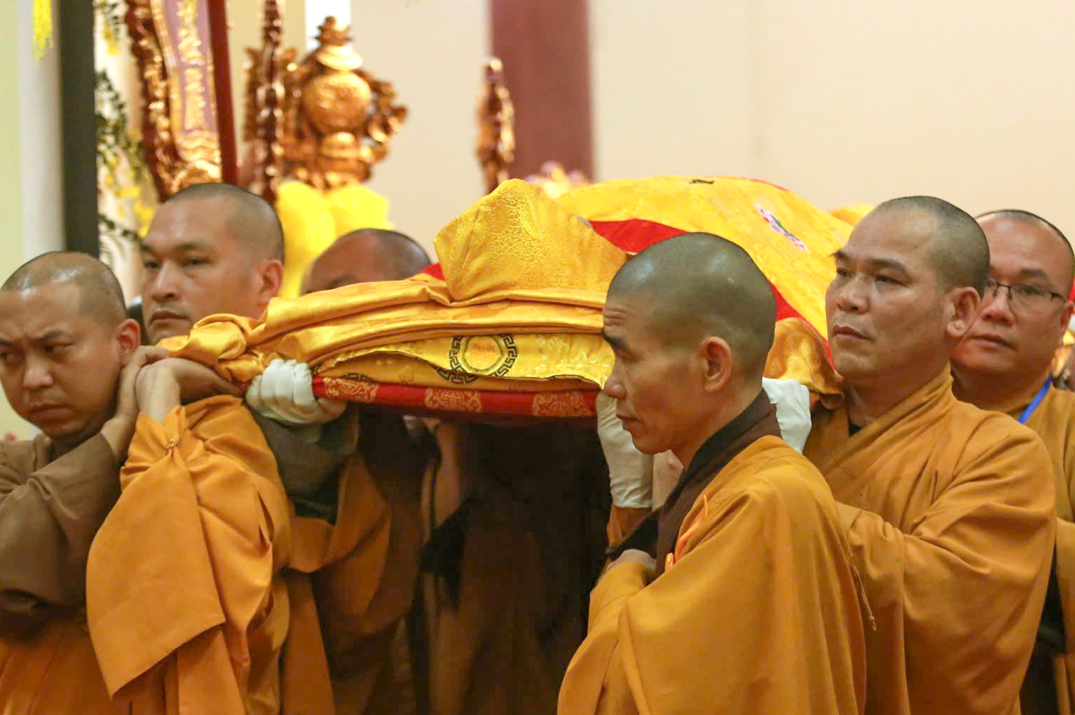 Trang nghi&ecirc;m lễ nhập kim quan Trưởng l&atilde;o h&ograve;a thượng Th&iacute;ch Thanh Dục tại ch&ugrave;a Th&aacute;nh Long- Ảnh 7.