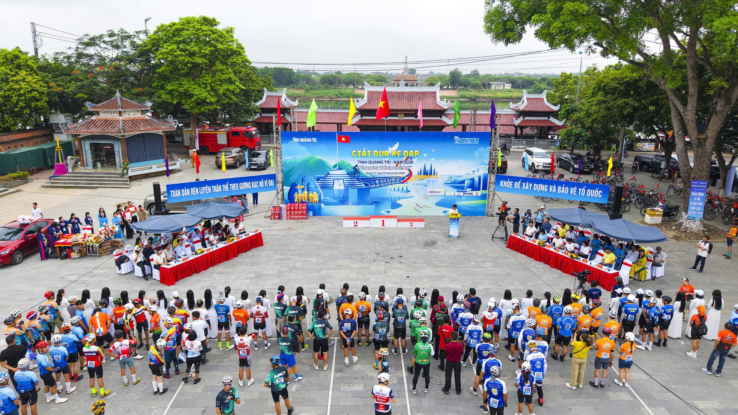 To&agrave;n cảnh Th&agrave;nh cổ Quảng Trị rộn r&agrave;ng nhịp b&aacute;nh xe lan tỏa th&ocirc;ng điệp h&ograve;a b&igrave;nh- Ảnh 1.