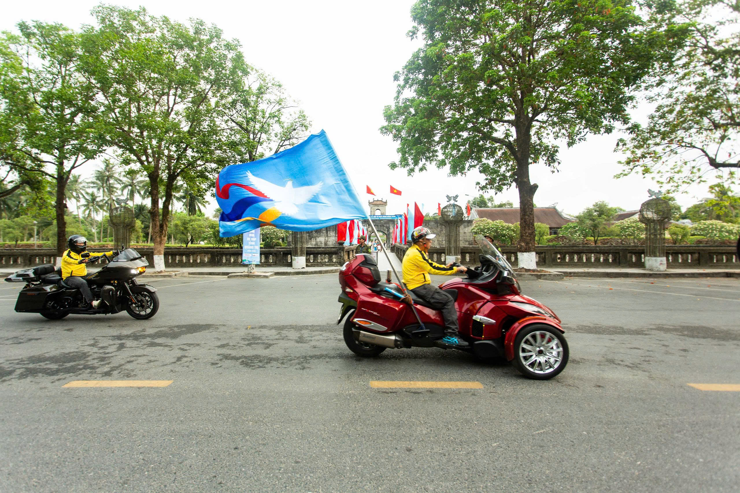 To&agrave;n cảnh Th&agrave;nh cổ Quảng Trị rộn r&agrave;ng nhịp b&aacute;nh xe lan tỏa th&ocirc;ng điệp h&ograve;a b&igrave;nh- Ảnh 21.