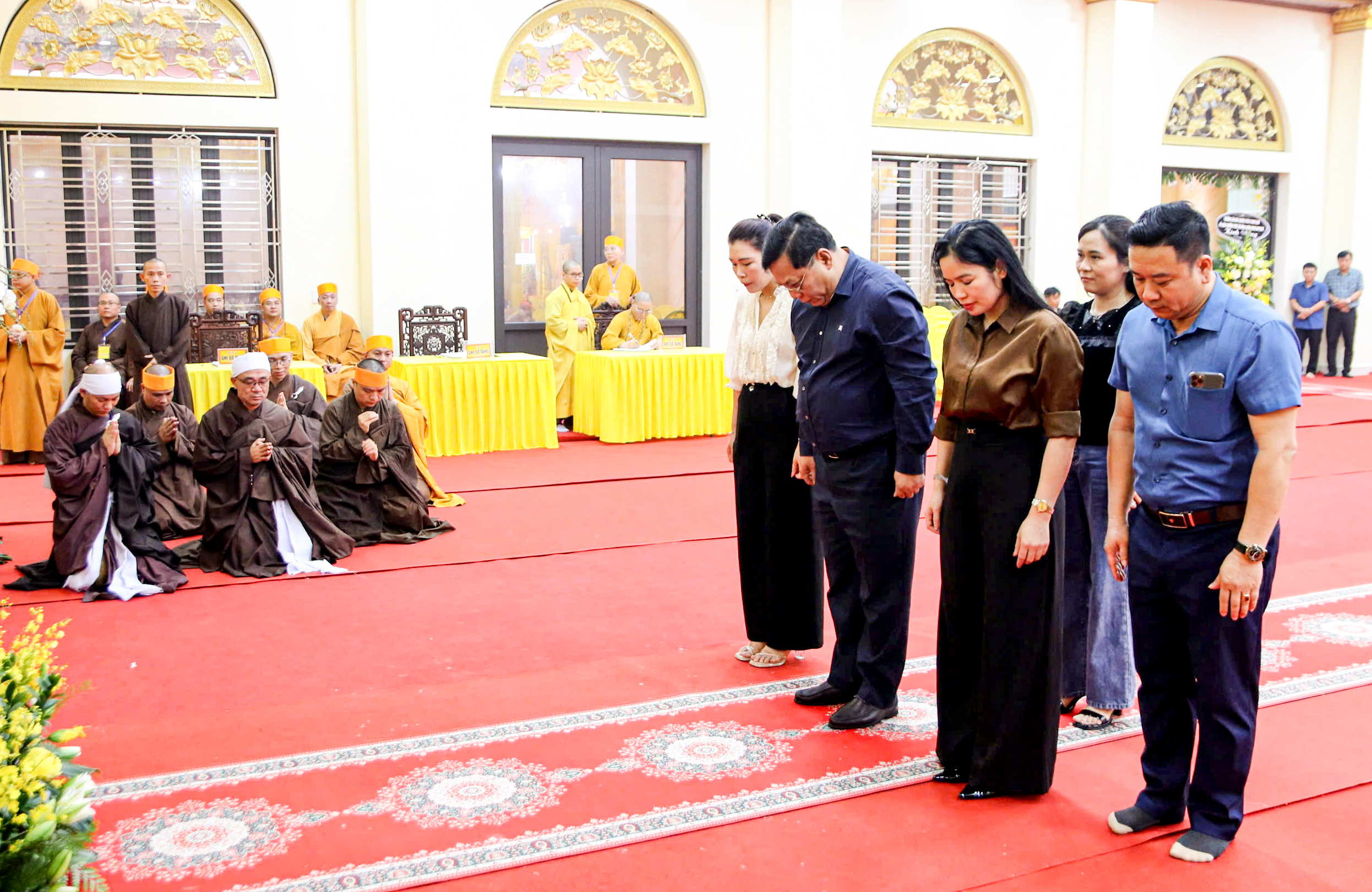 Trang nghi&ecirc;m lễ nhập kim quan Trưởng l&atilde;o h&ograve;a thượng Th&iacute;ch Thanh Dục tại ch&ugrave;a Th&aacute;nh Long- Ảnh 9.