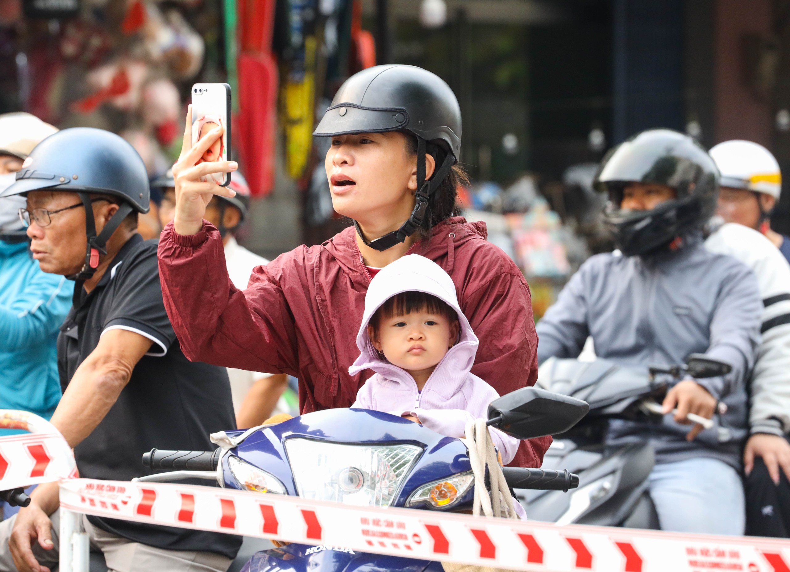 To&agrave;n cảnh Th&agrave;nh cổ Quảng Trị rộn r&agrave;ng nhịp b&aacute;nh xe lan tỏa th&ocirc;ng điệp h&ograve;a b&igrave;nh- Ảnh 9.