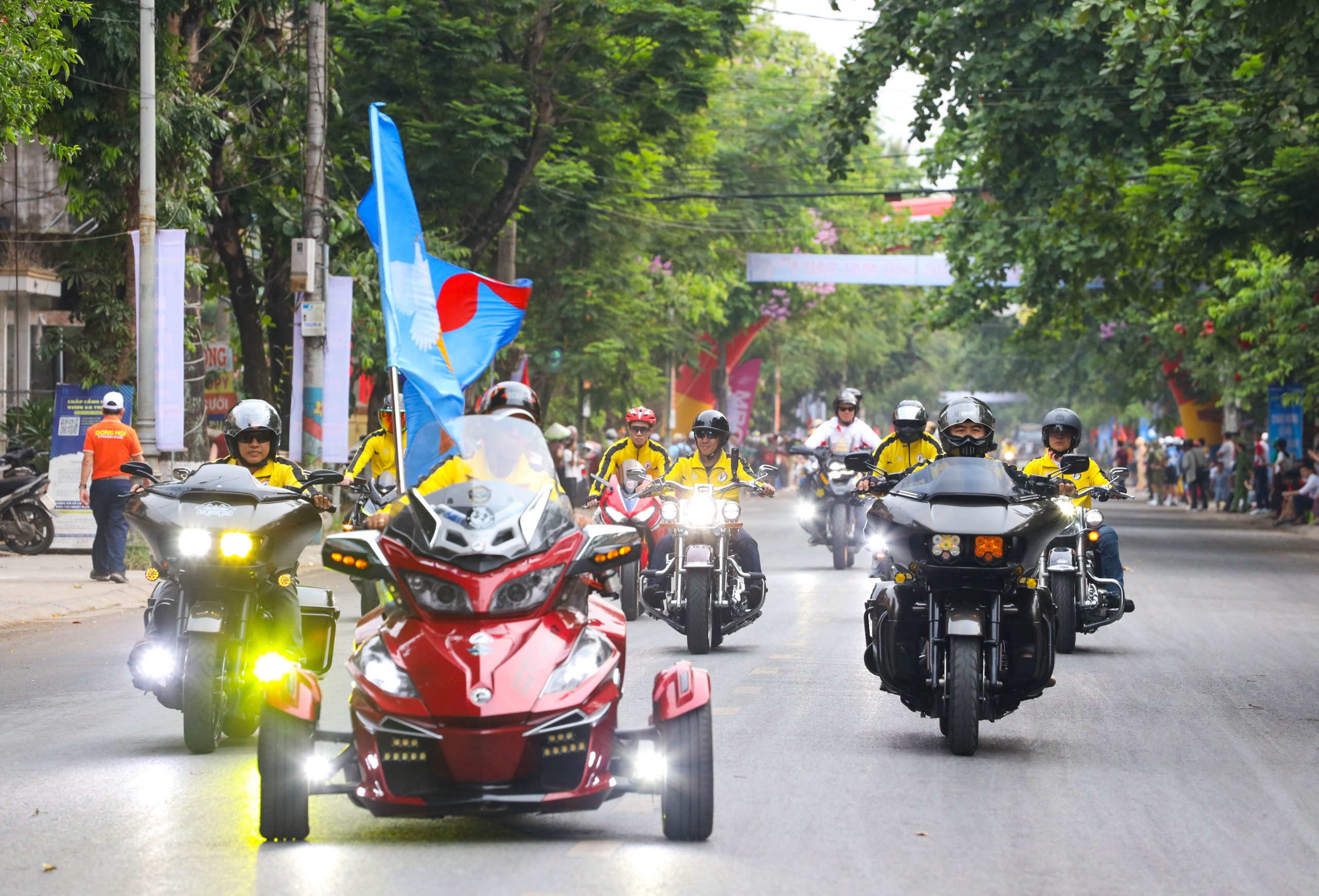 To&agrave;n cảnh Th&agrave;nh cổ Quảng Trị rộn r&agrave;ng nhịp b&aacute;nh xe lan tỏa th&ocirc;ng điệp h&ograve;a b&igrave;nh- Ảnh 13.