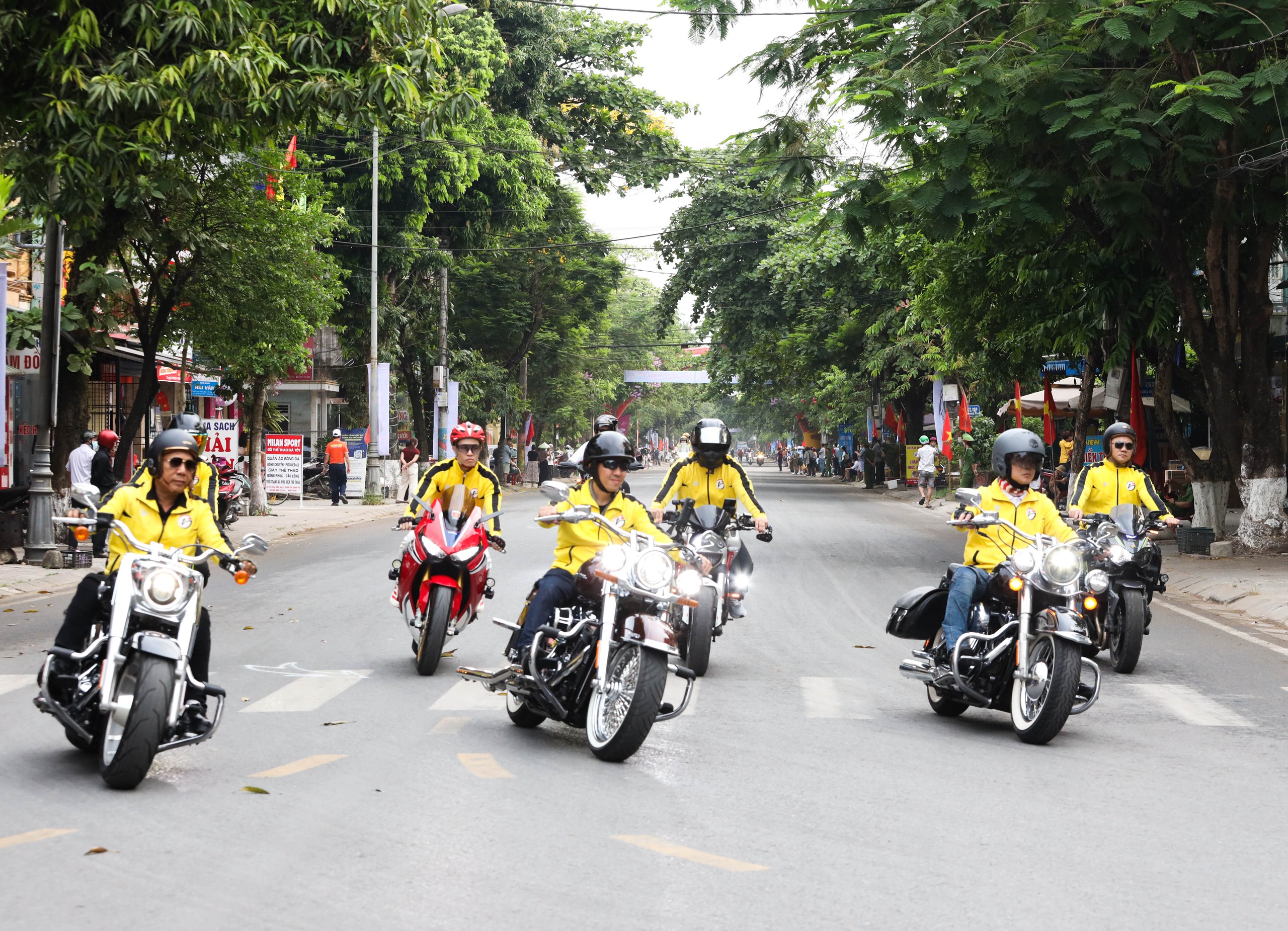 To&agrave;n cảnh Th&agrave;nh cổ Quảng Trị rộn r&agrave;ng nhịp b&aacute;nh xe lan tỏa th&ocirc;ng điệp h&ograve;a b&igrave;nh- Ảnh 14.